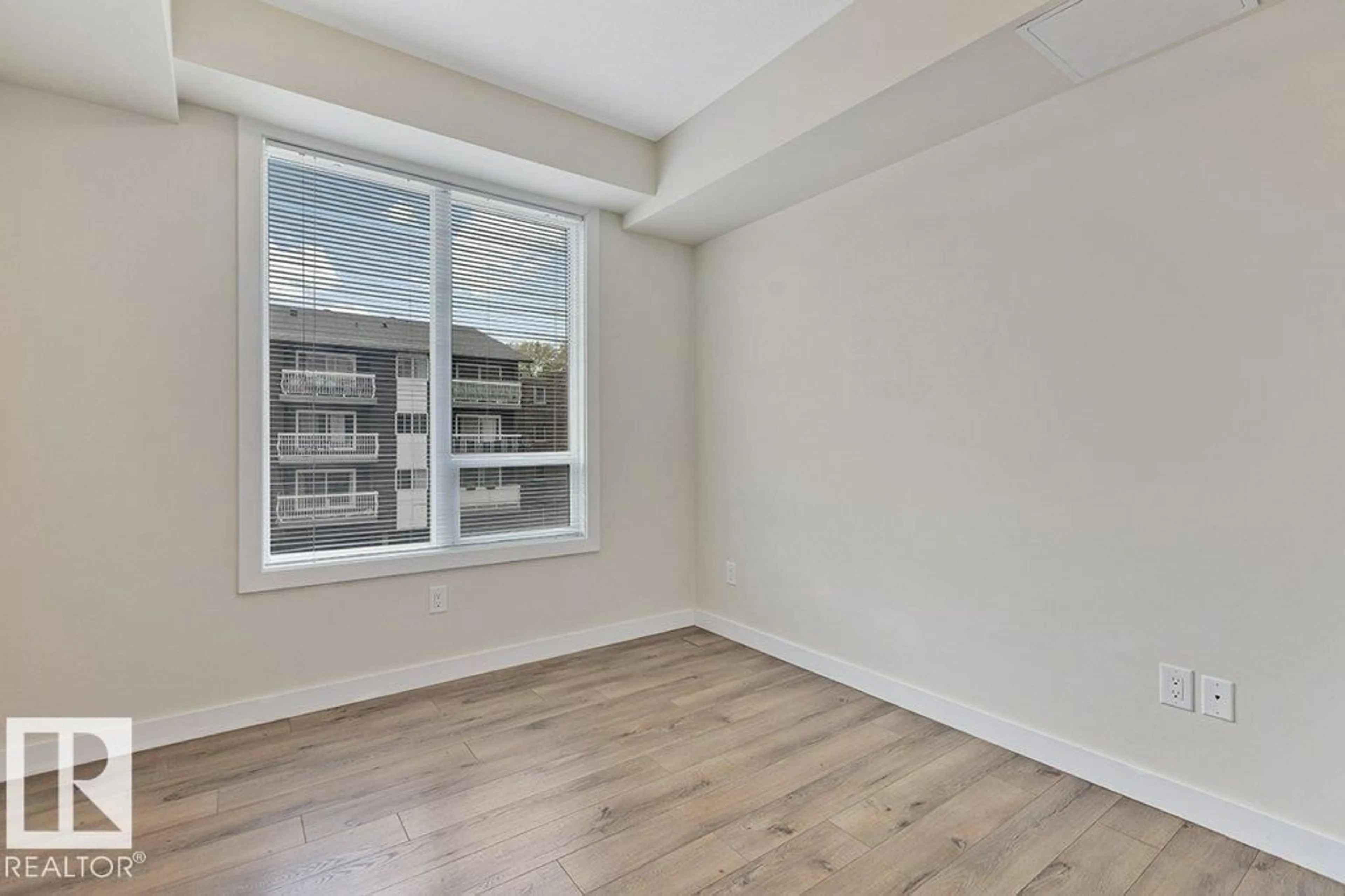 A pic of a room for 305 - 9907 91 AV, Edmonton Alberta T6E2T7