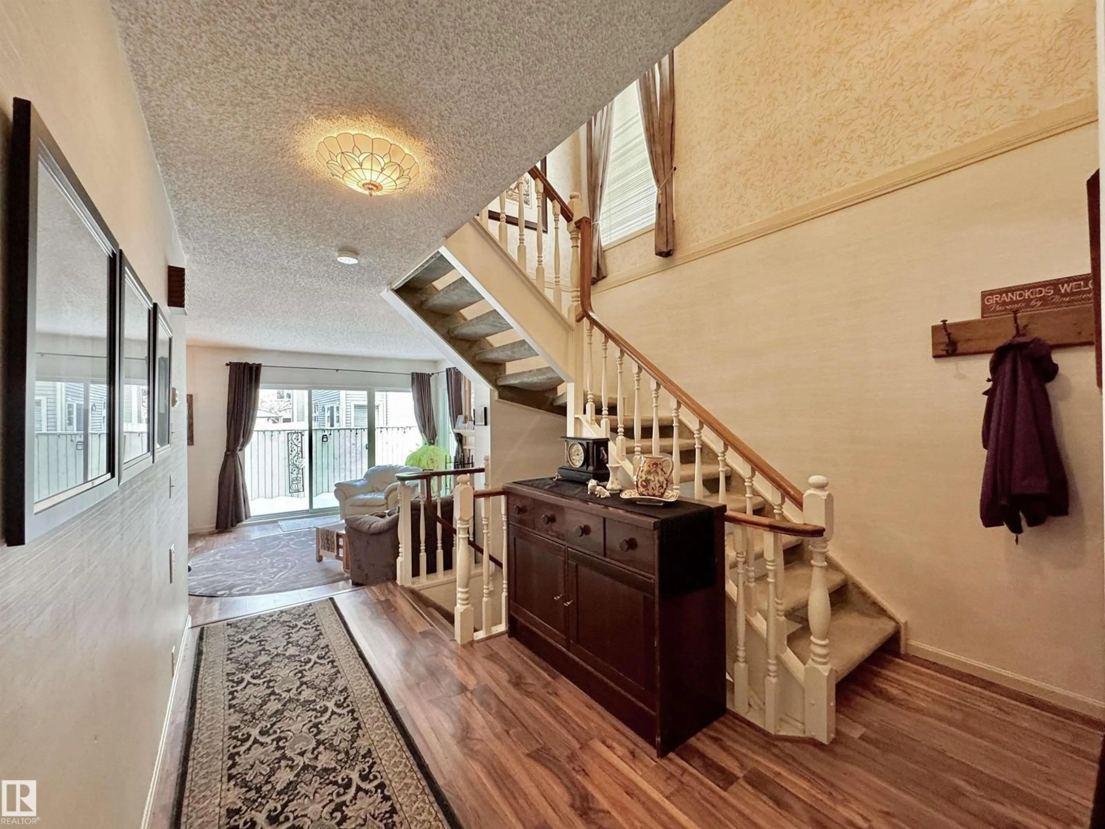 Indoor foyer for 1035 109 STREET, Edmonton Alberta T6J5G2