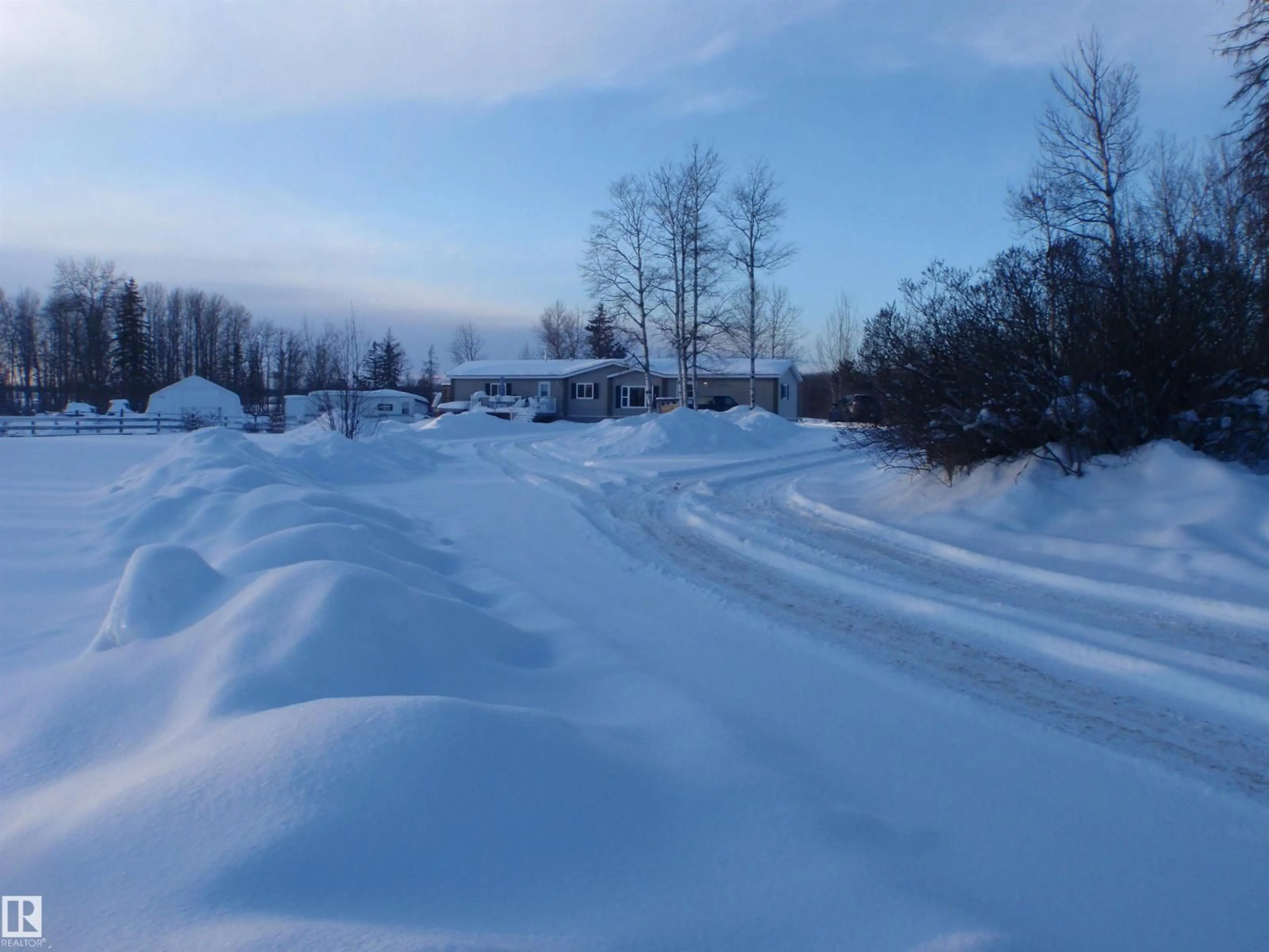 Blurry image for 57516 HWY 764, Rural Barrhead County Alberta T7N1N3