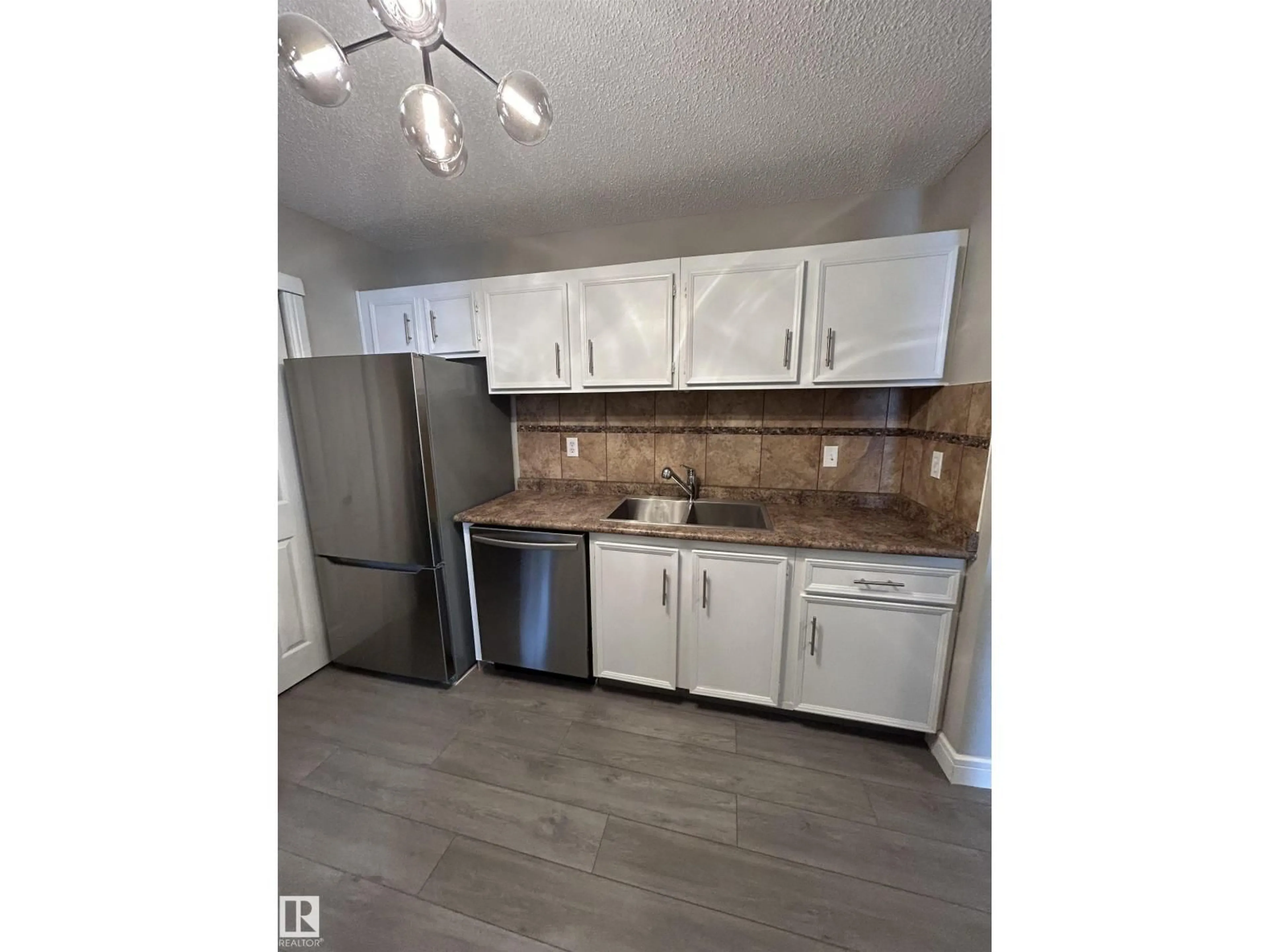 Standard kitchen, unknown for 53 14620 26 ST NW, Edmonton Alberta T5Y2J9