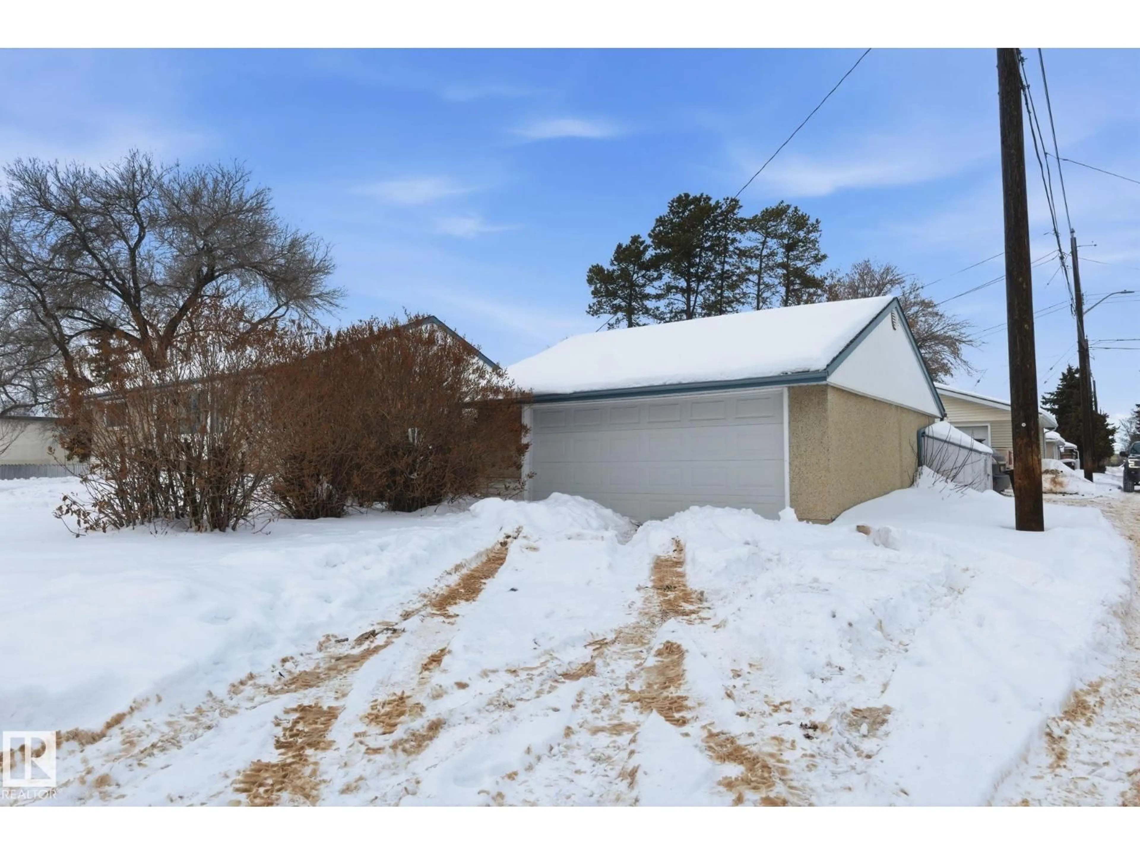 Shed for 13924 135 AV, Edmonton Alberta T5L3Y8