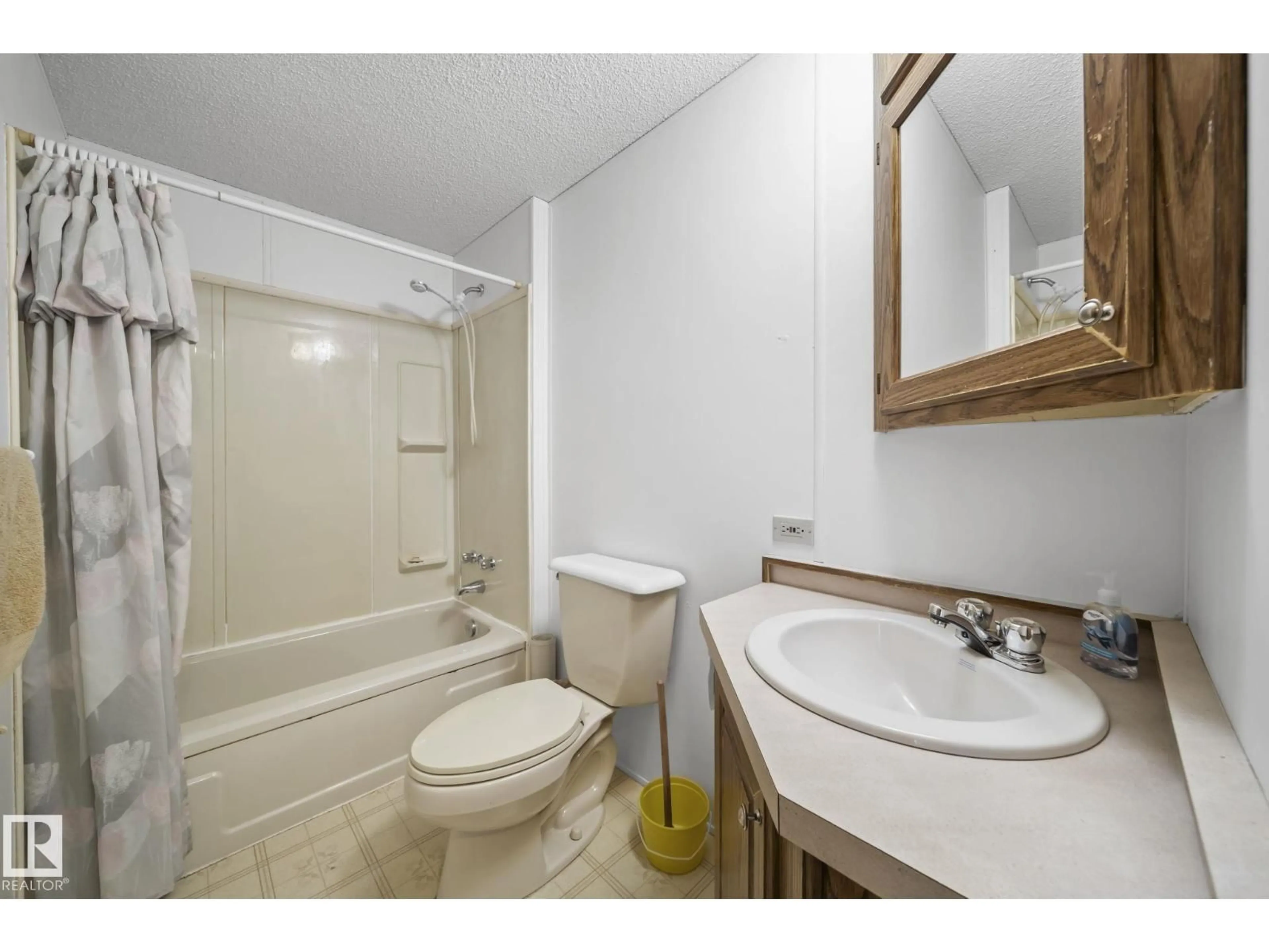 Standard bathroom, unknown for 39 NORBY CR, Red Deer Alberta T4P2C5