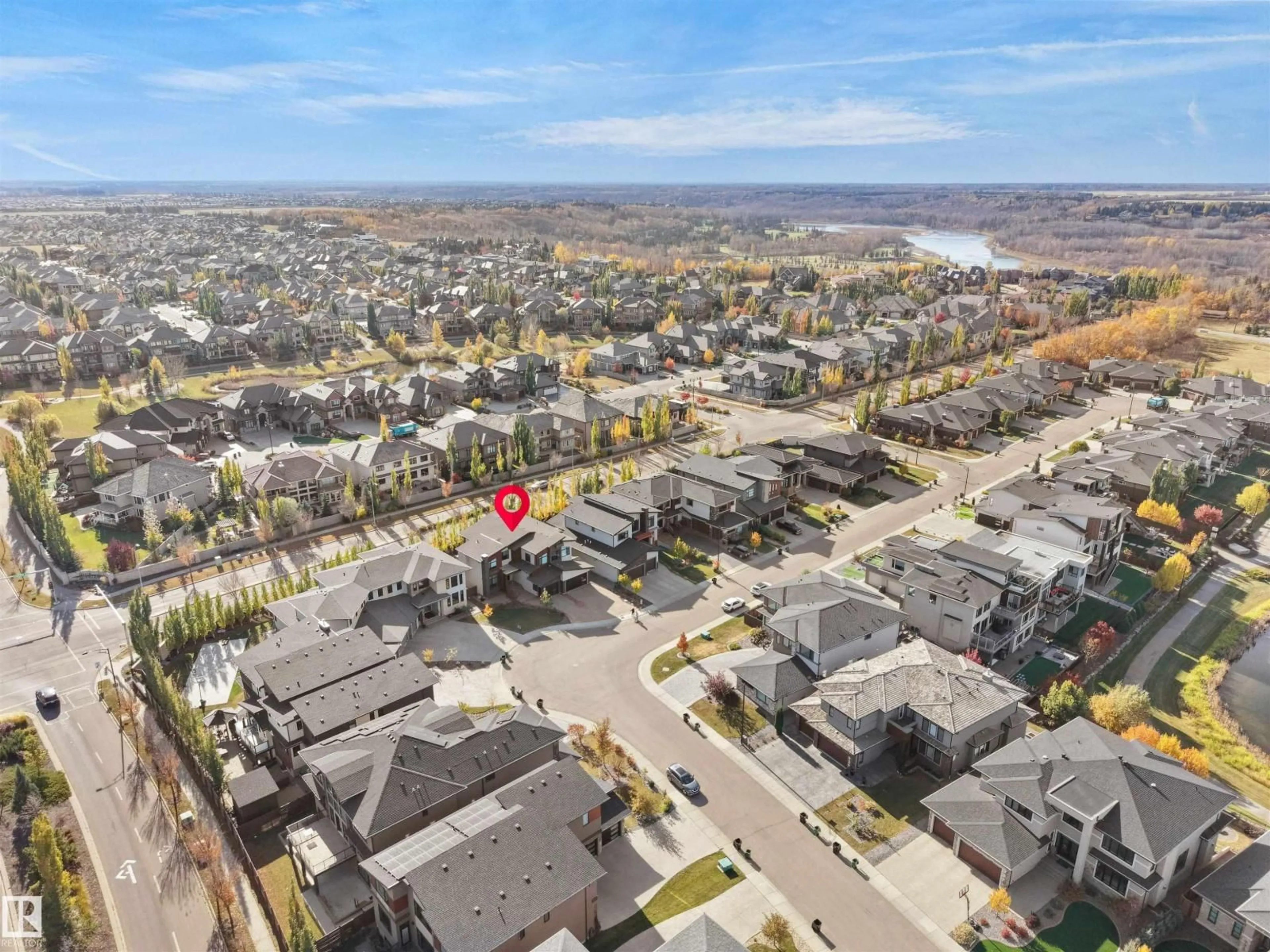 A pic from outside/outdoor area/front of a property/back of a property/a pic from drone, street for 913 WOOD PL, Edmonton Alberta T6W3G8