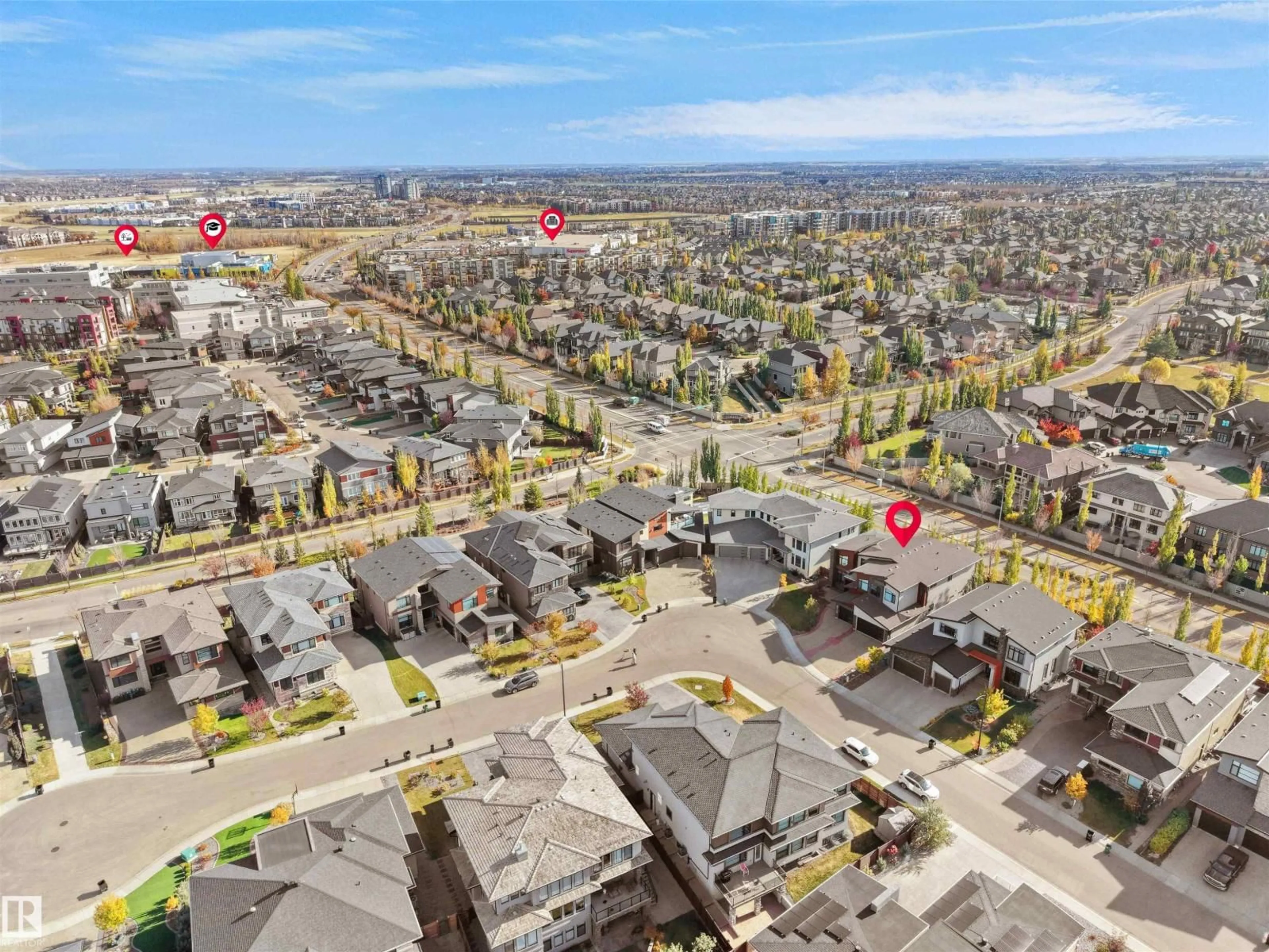 A pic from outside/outdoor area/front of a property/back of a property/a pic from drone, unknown for 913 WOOD PL, Edmonton Alberta T6W3G8