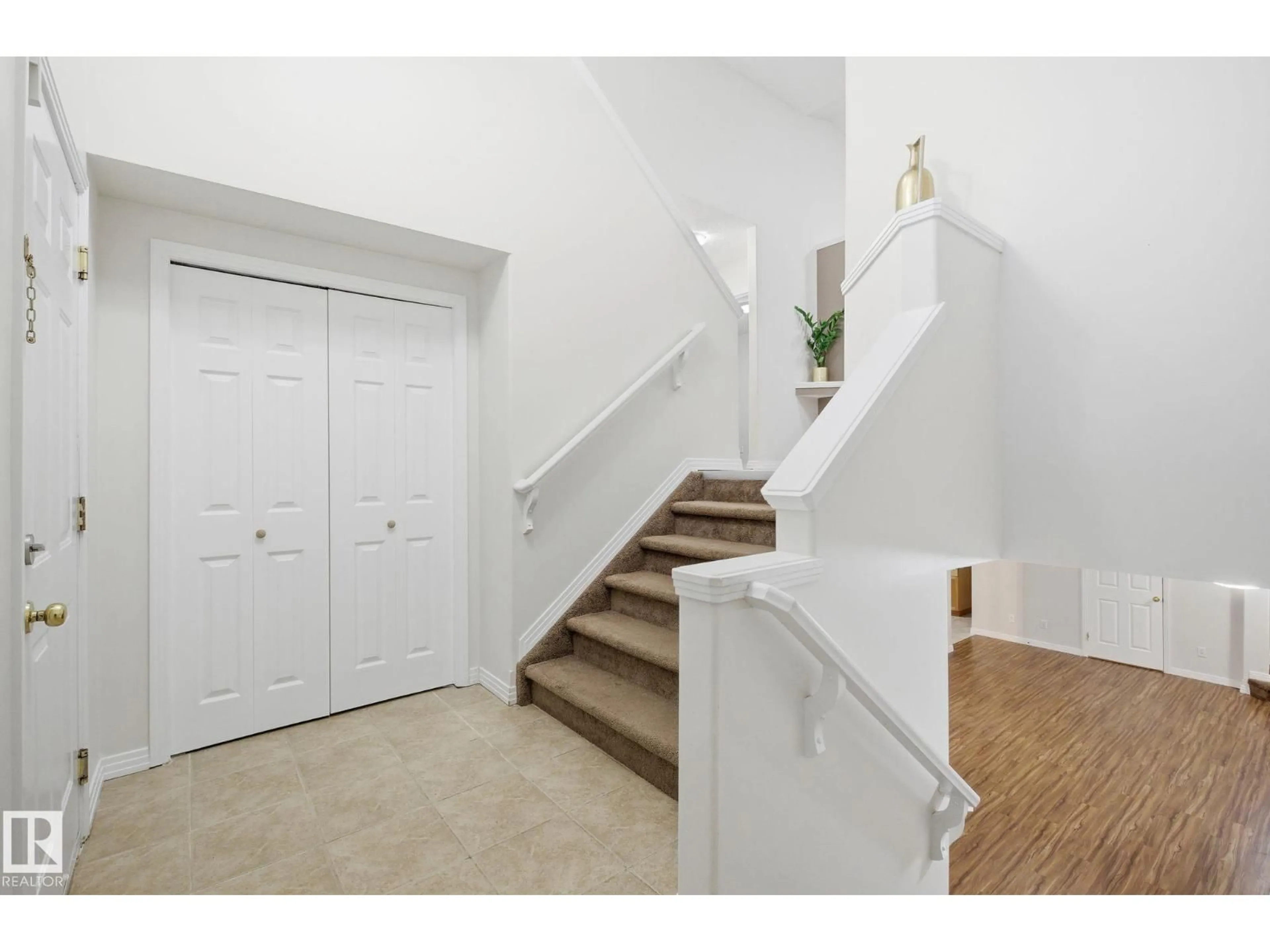 Unknown for 608 87 ST, Edmonton Alberta T6X1G5