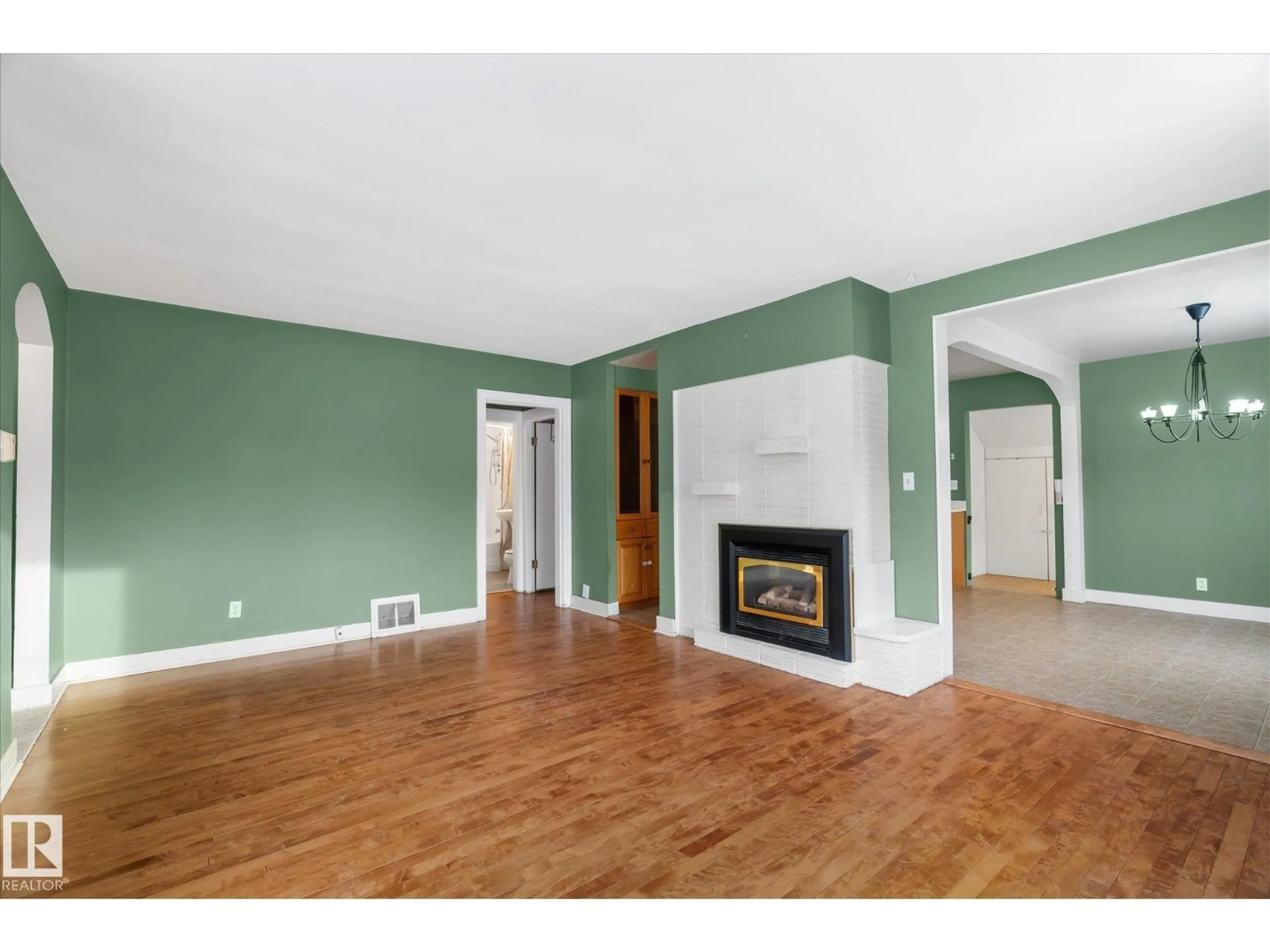 A pic of a room for 10429 143 ST, Edmonton Alberta T5N2S5