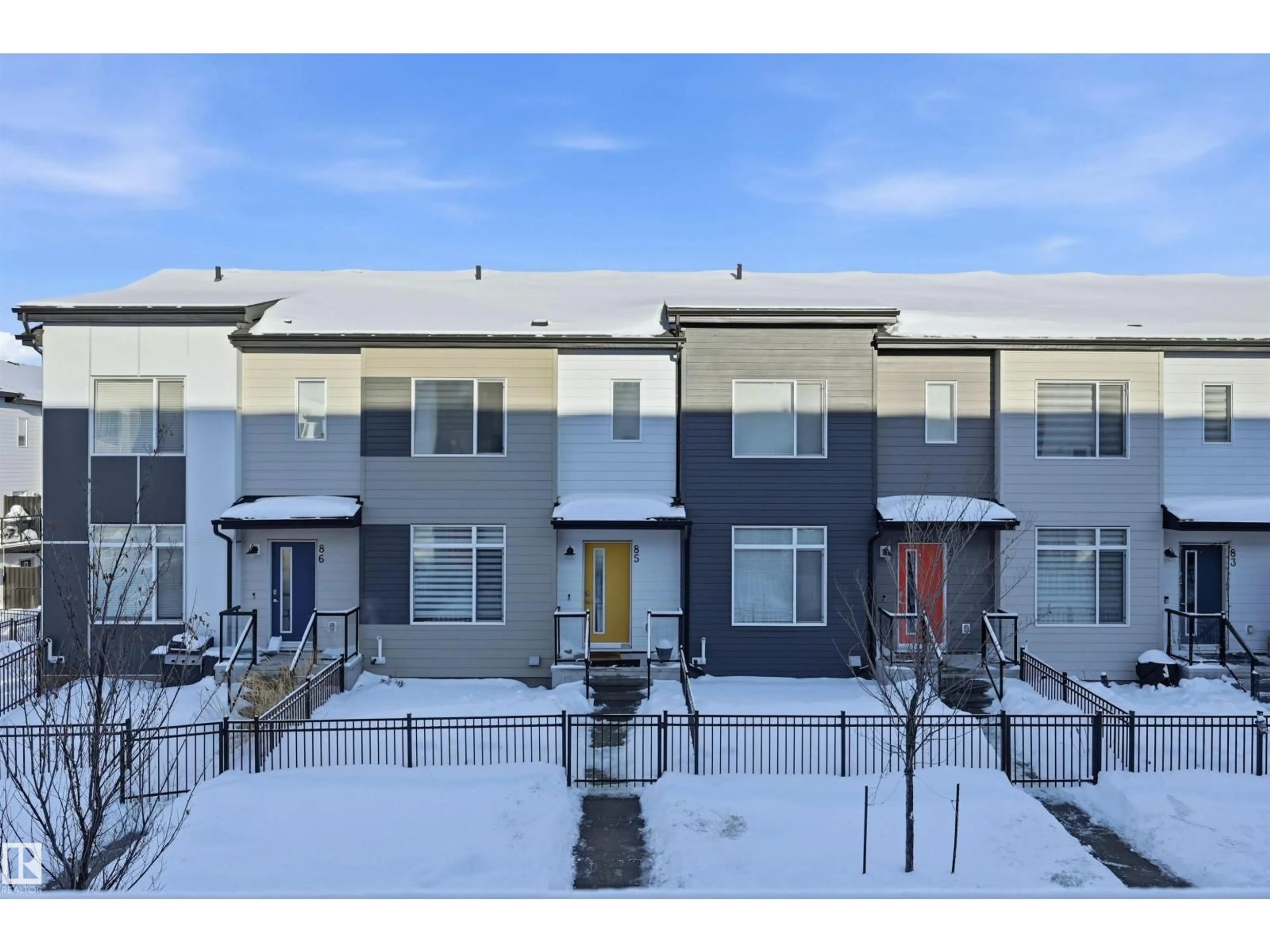 A pic from outside/outdoor area/front of a property/back of a property/a pic from drone, street for 804 - 54 WELSH DR, Edmonton Alberta T6X1Y8