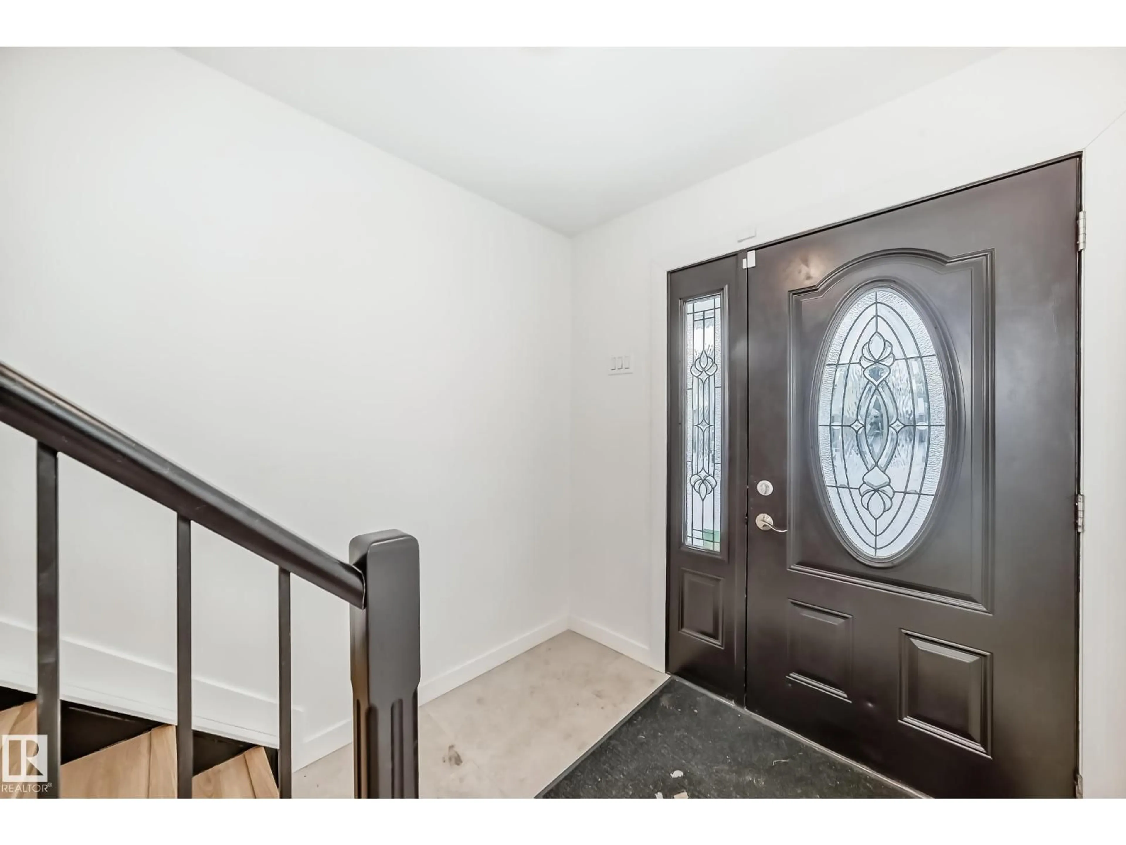 Indoor entryway for NW - 3867 85 ST, Edmonton Alberta T6K2L5