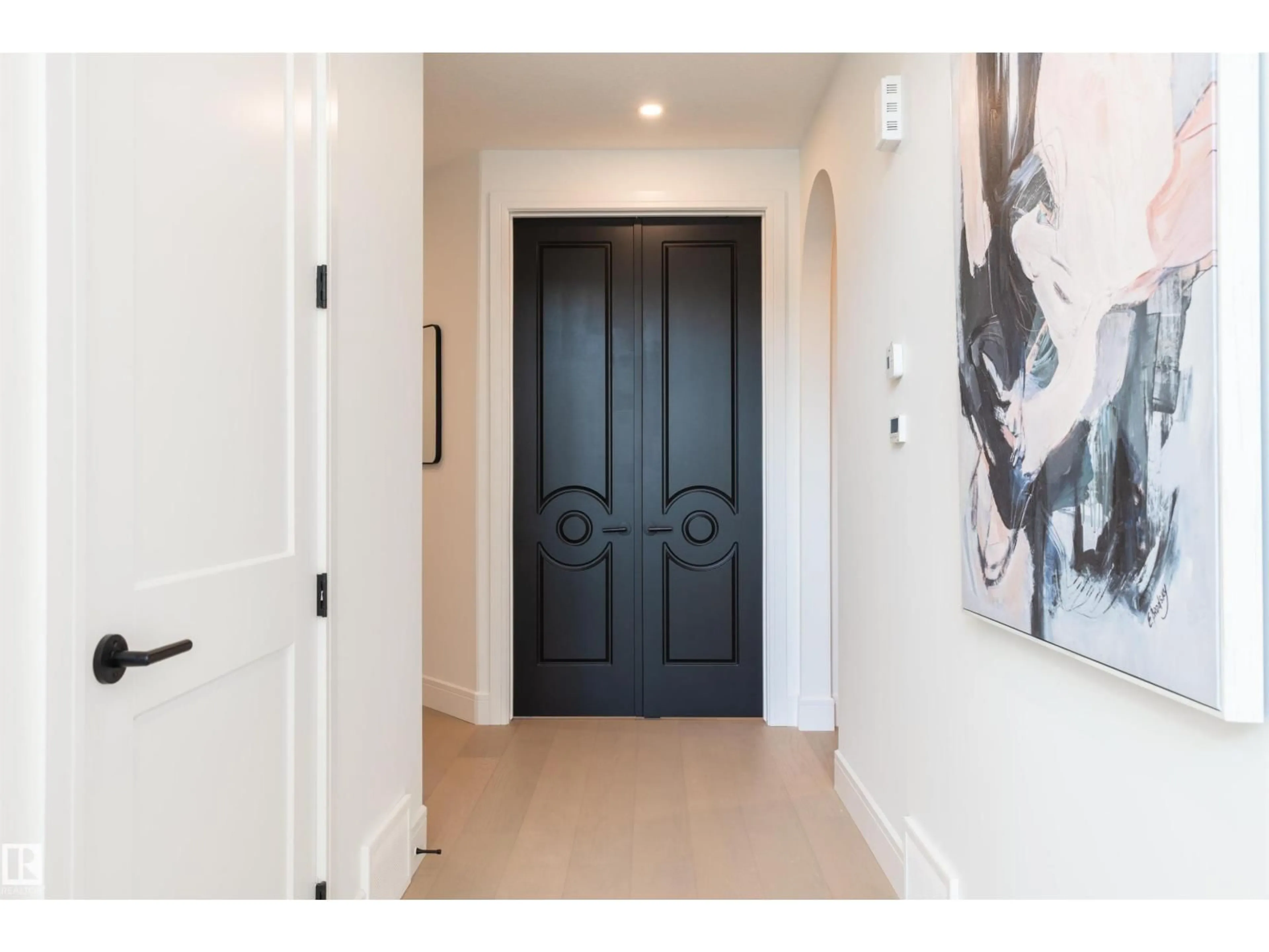 Indoor entryway for 5449 KOOTOOK RD, Edmonton Alberta T6W4W1