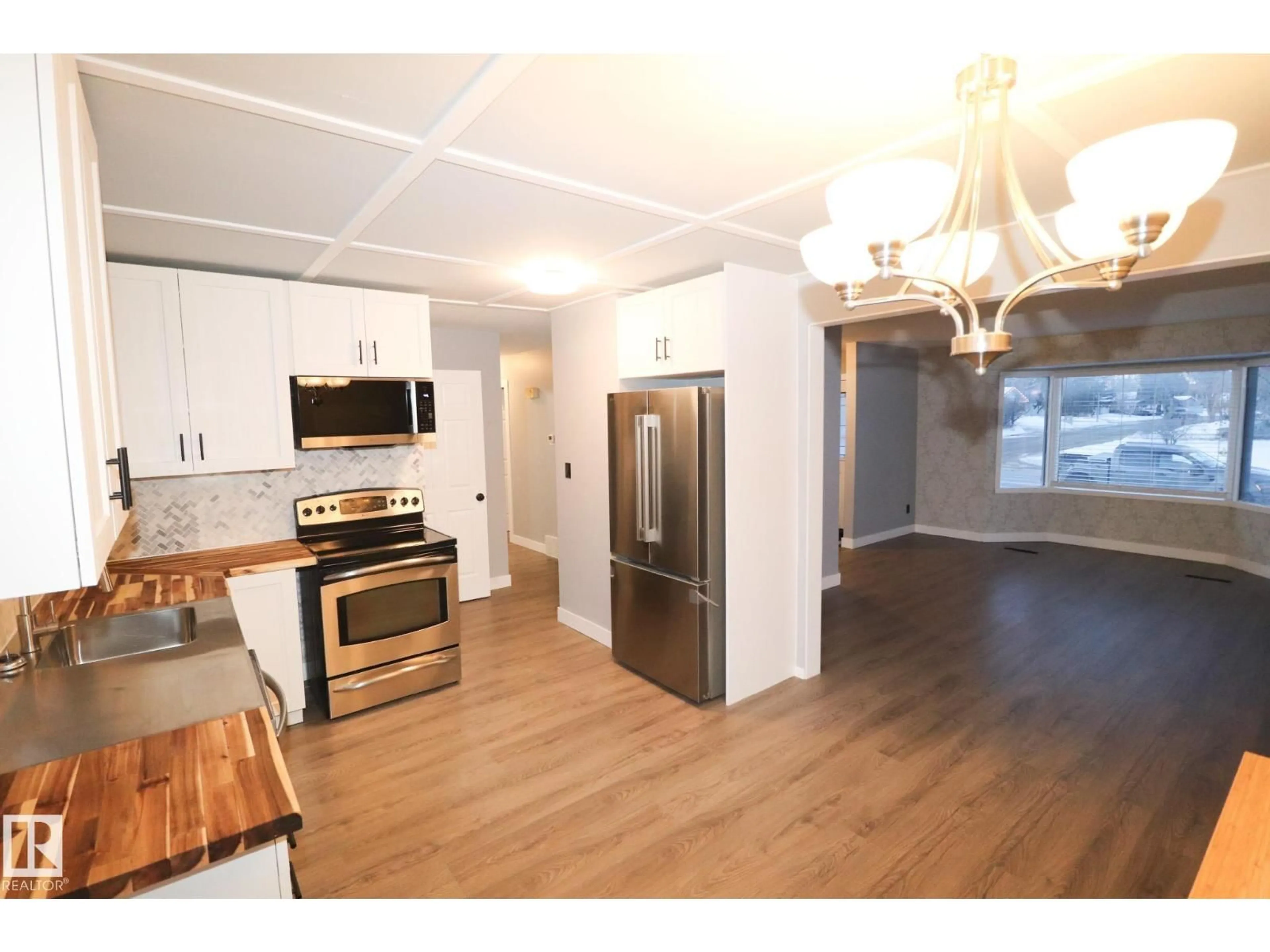 Open concept kitchen, wood/laminate floor for 530 ALDER AV, Sherwood Park Alberta T8A1T2