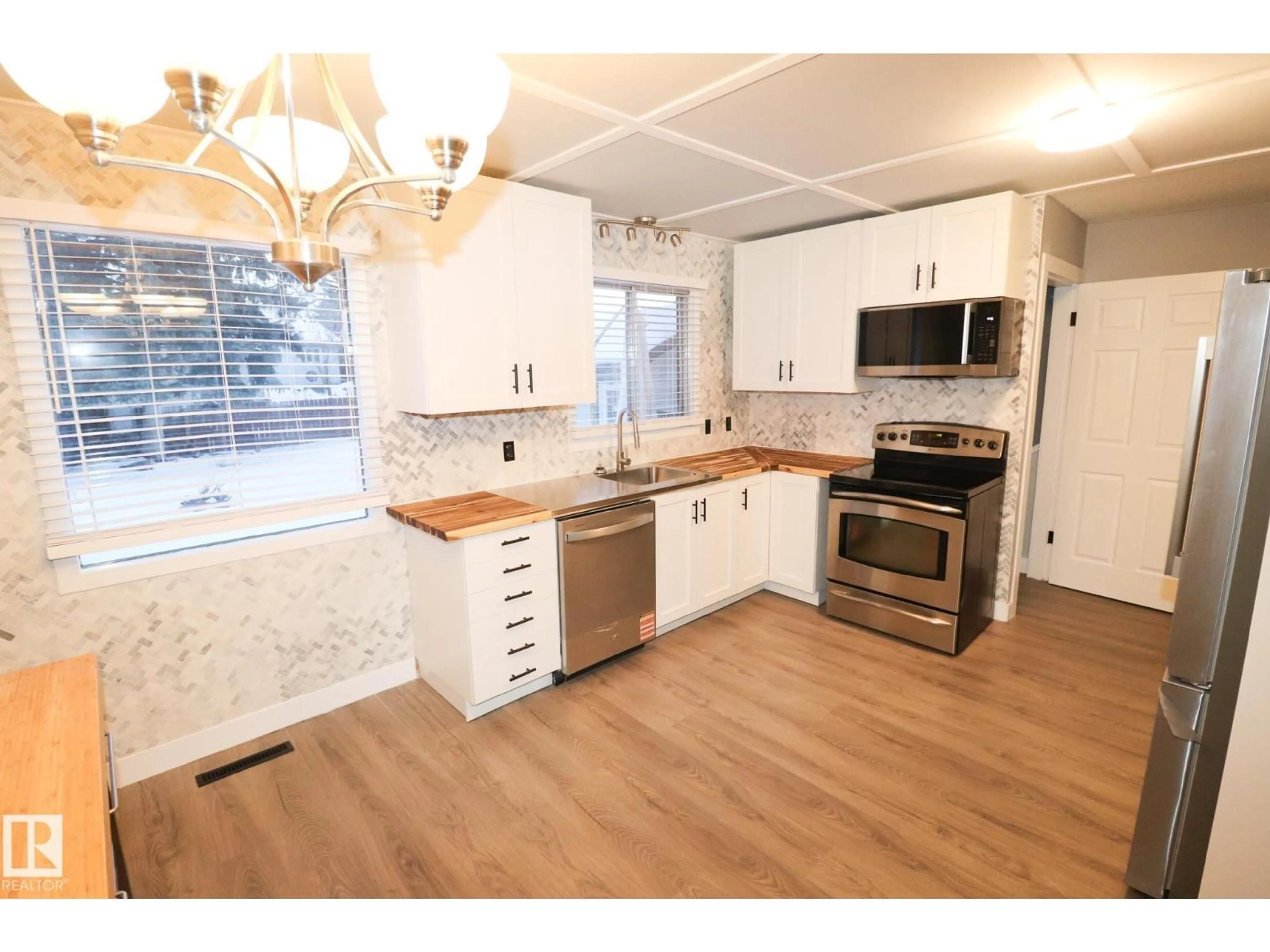 Open concept kitchen, unknown for 530 ALDER AV, Sherwood Park Alberta T8A1T2