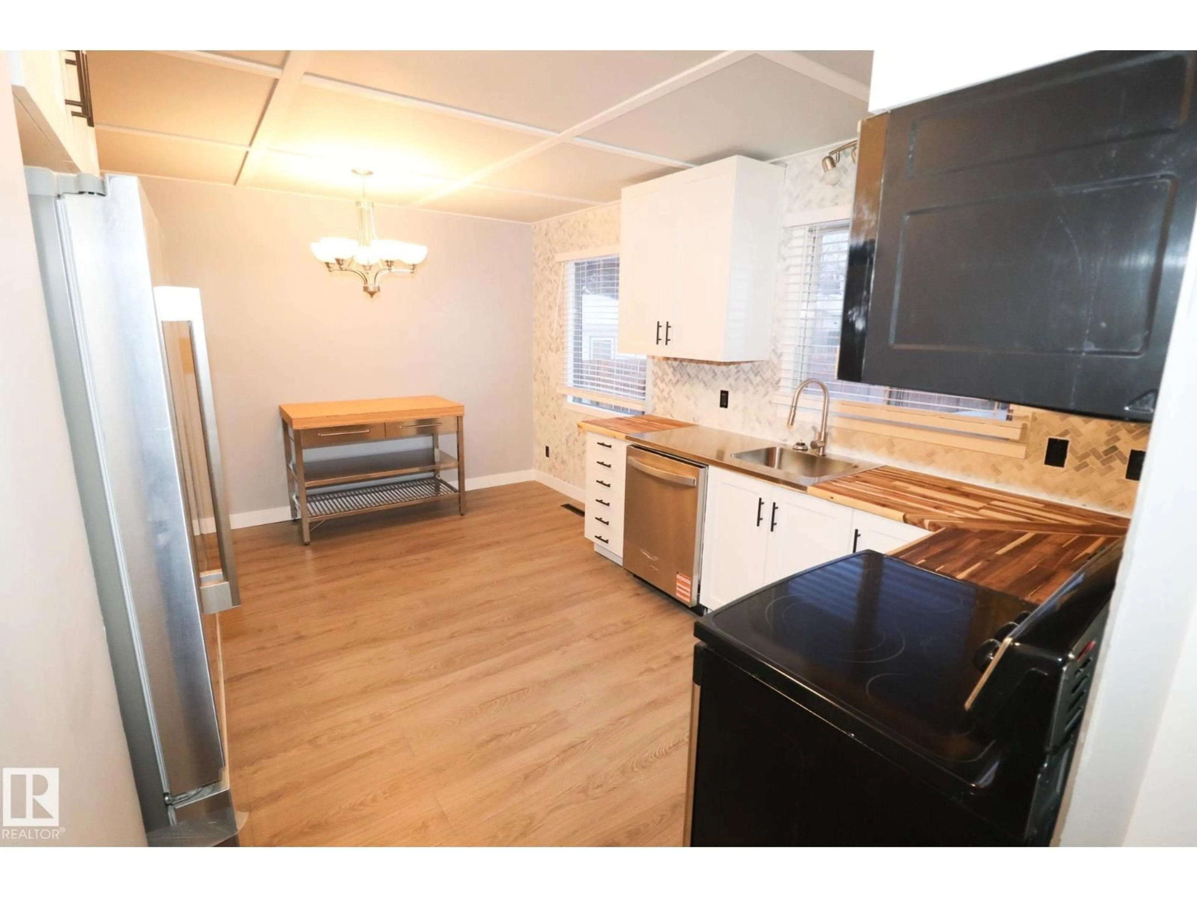 Open concept kitchen, wood/laminate floor for 530 ALDER AV, Sherwood Park Alberta T8A1T2