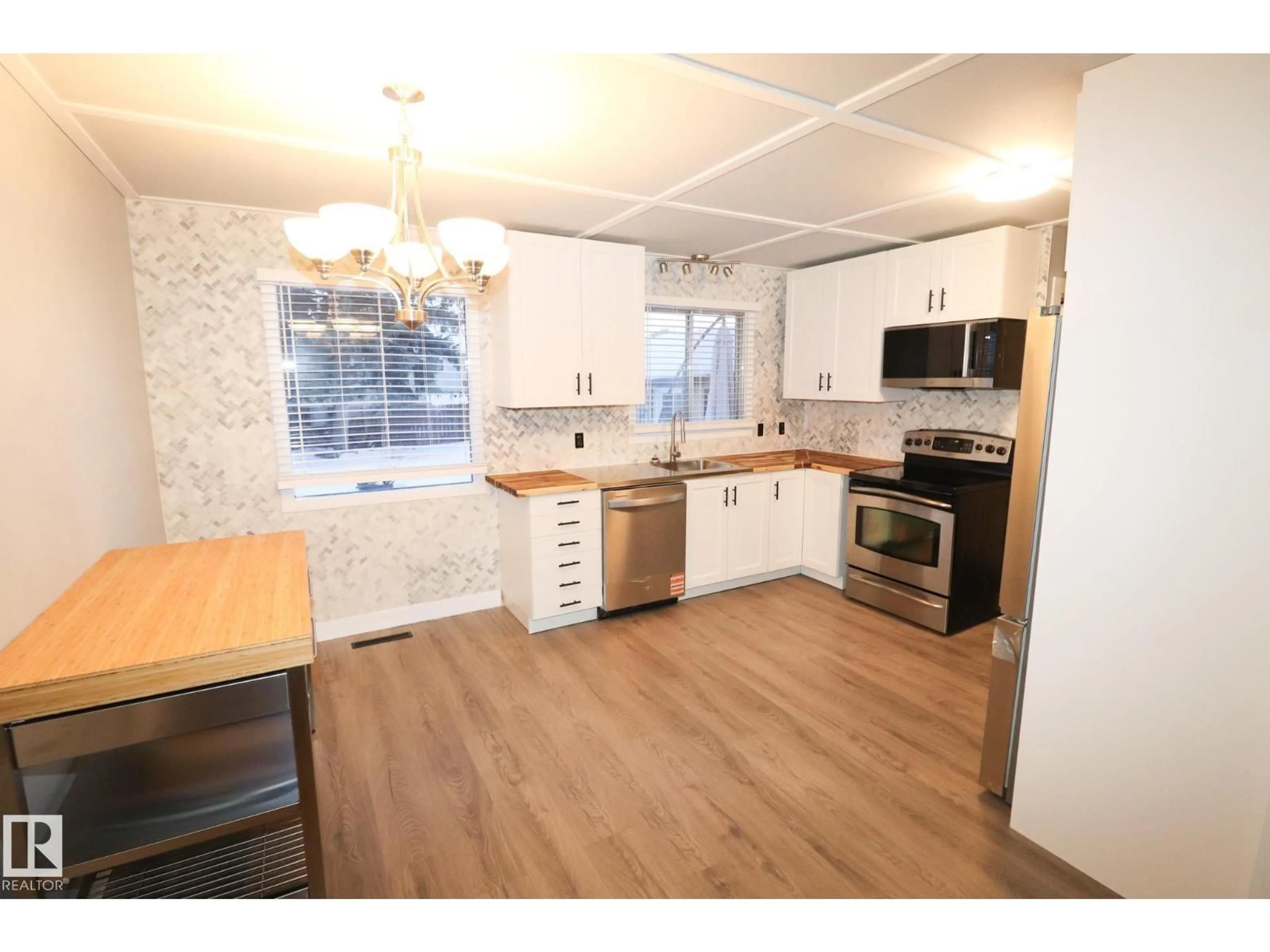 Open concept kitchen, wood/laminate floor for 530 ALDER AV, Sherwood Park Alberta T8A1T2