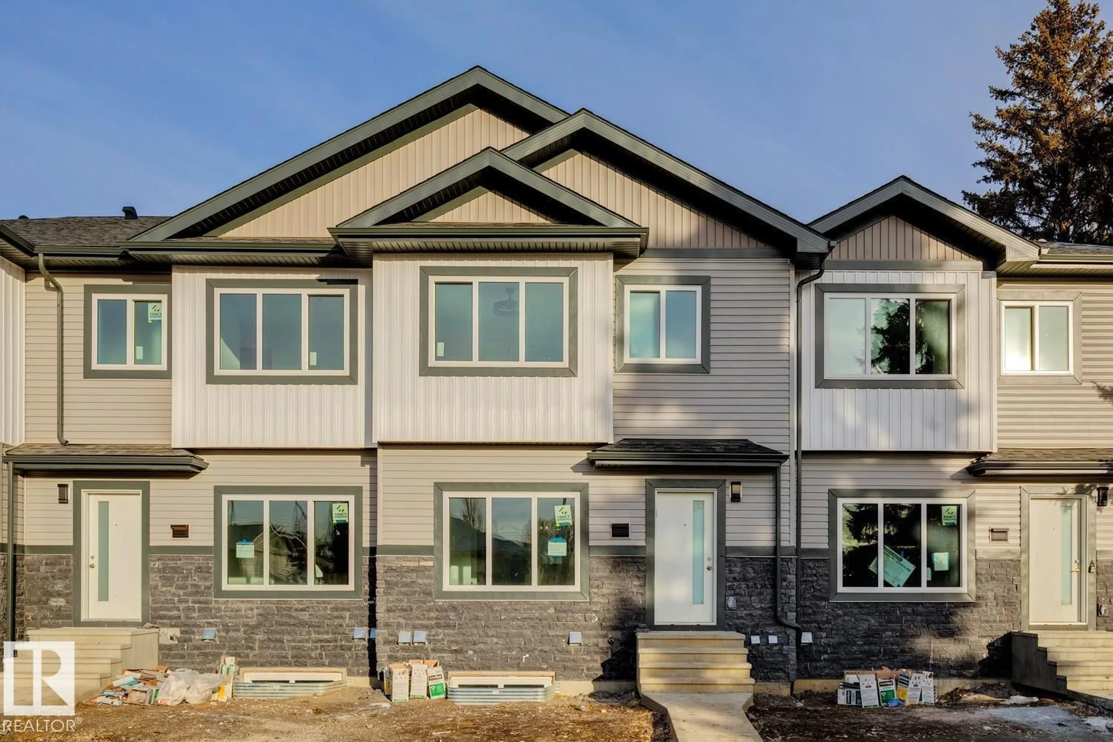 Home with vinyl exterior material, street for 16006 103 AV, Edmonton Alberta T5P3G3