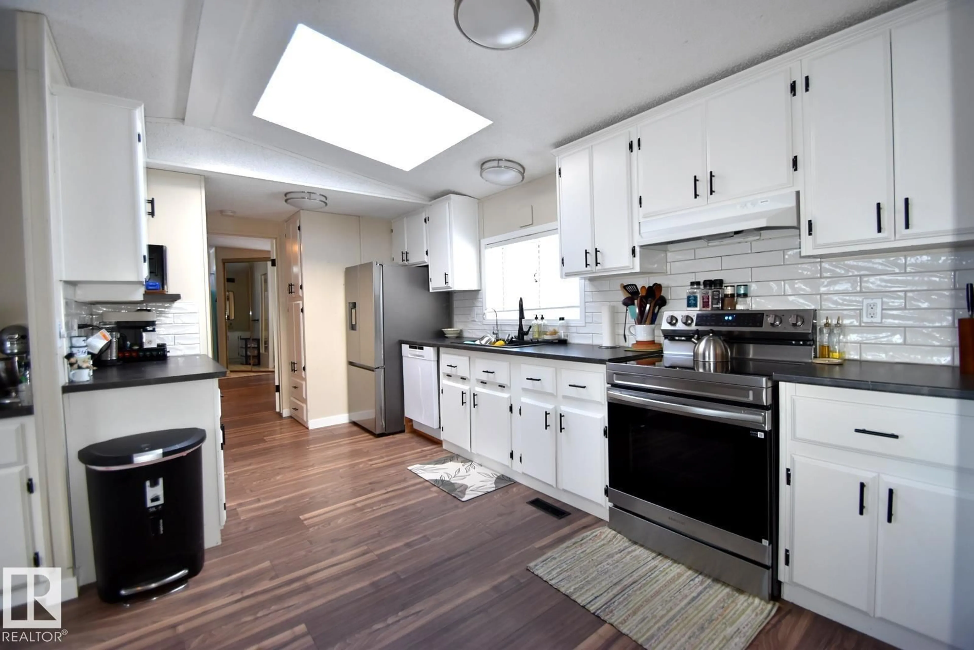 Open concept kitchen, unknown for 644073 RANGE RD 212, Rural Athabasca County Alberta T9S1V7