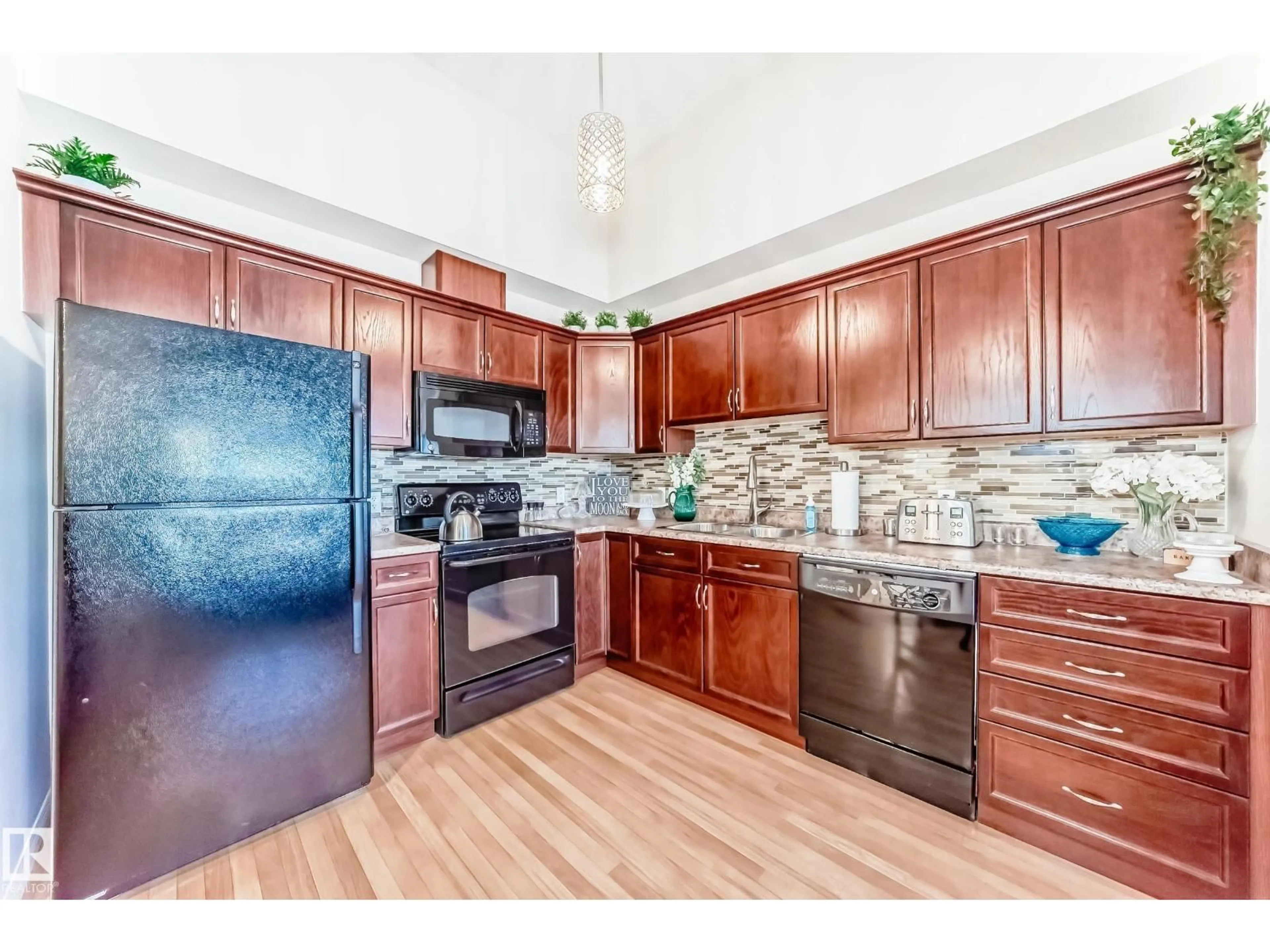 Open concept kitchen, unknown for #407 - 8702 SOUTHFORT DR, Fort Saskatchewan Alberta T8L4R6