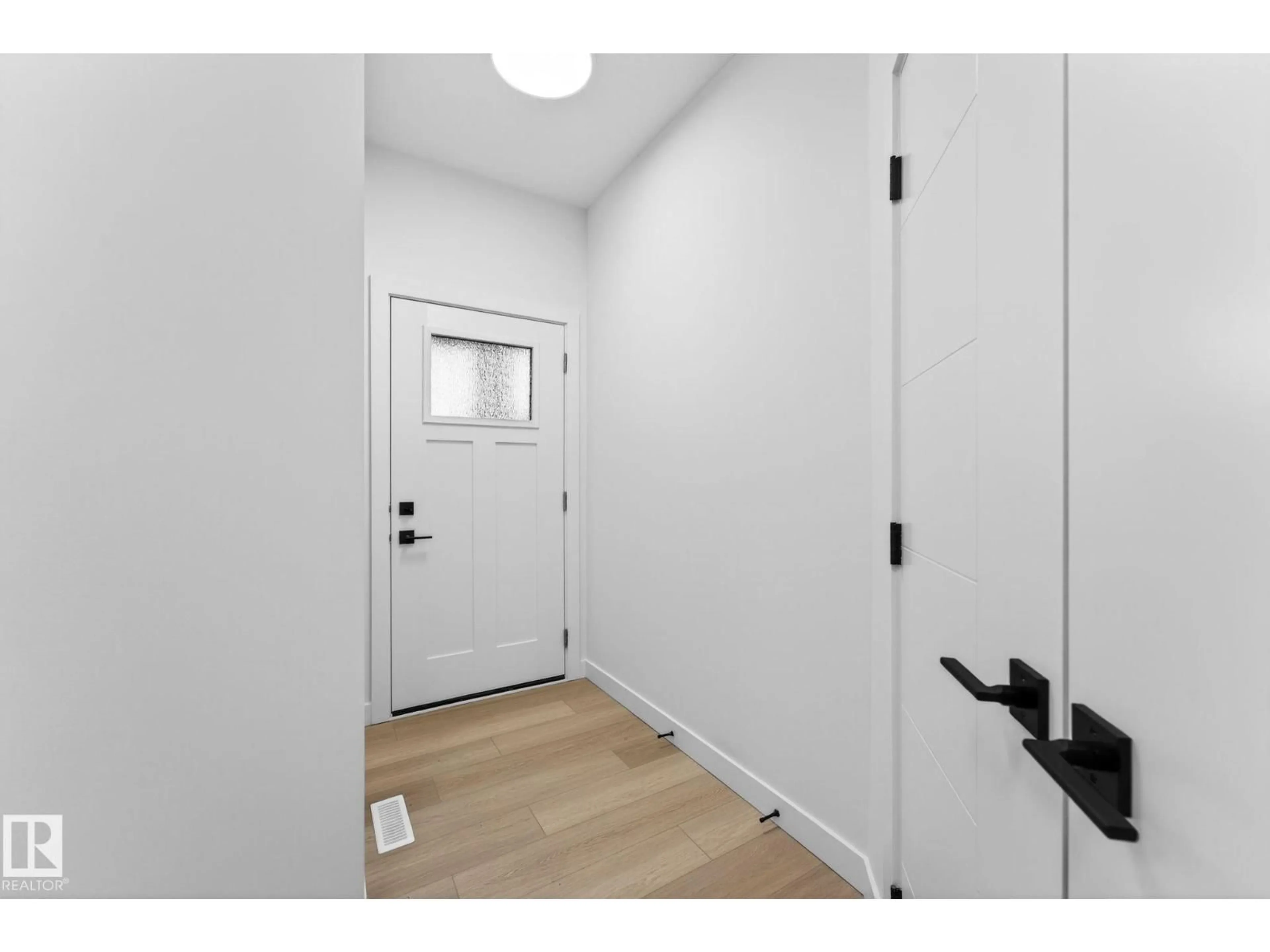 Indoor entryway for 6811 169 AV, Edmonton Alberta T5Z0B5