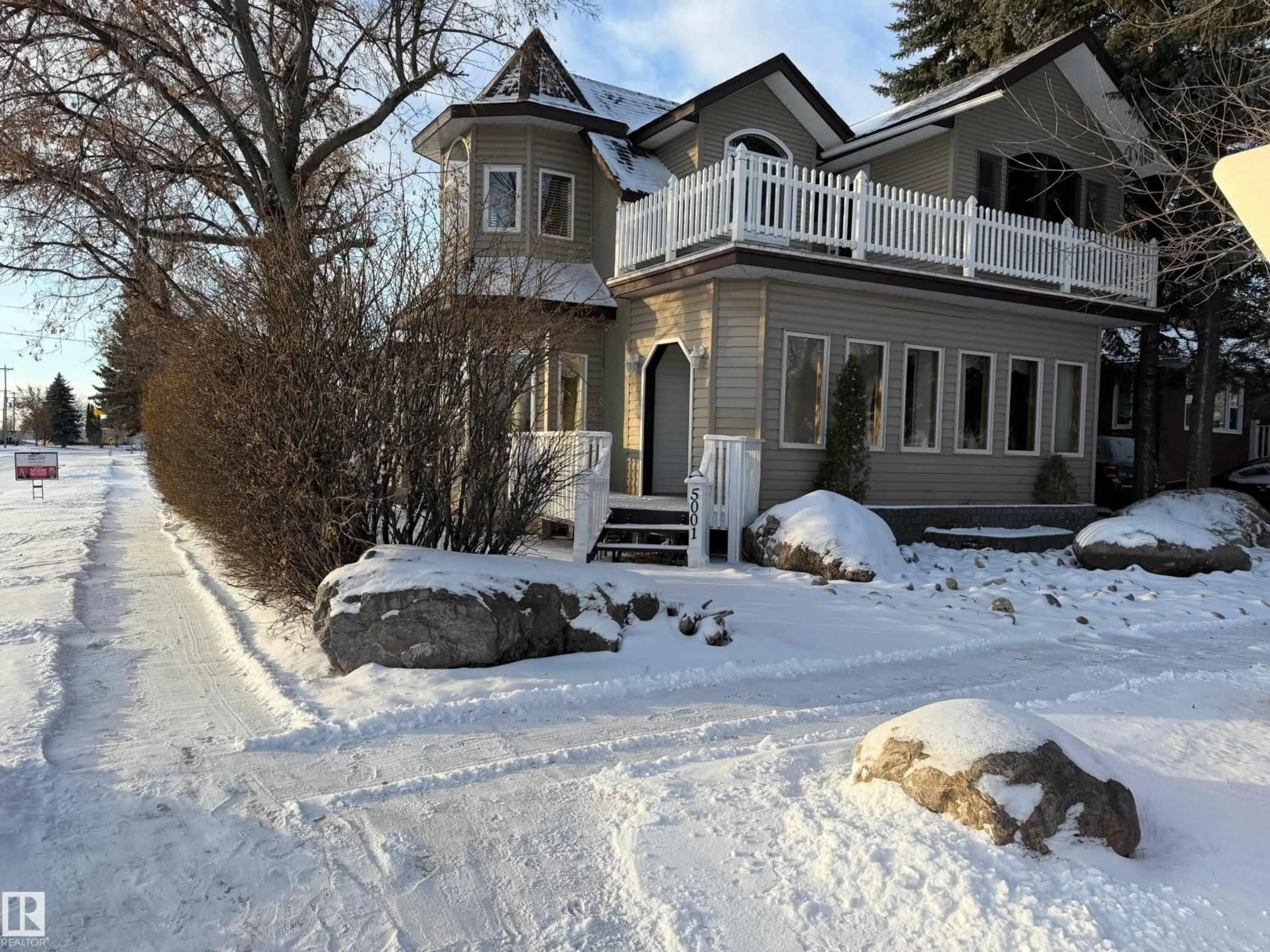 A pic from outside/outdoor area/front of a property/back of a property/a pic from drone, street for 5001 42 AV, Wetaskiwin Alberta T9A0B5