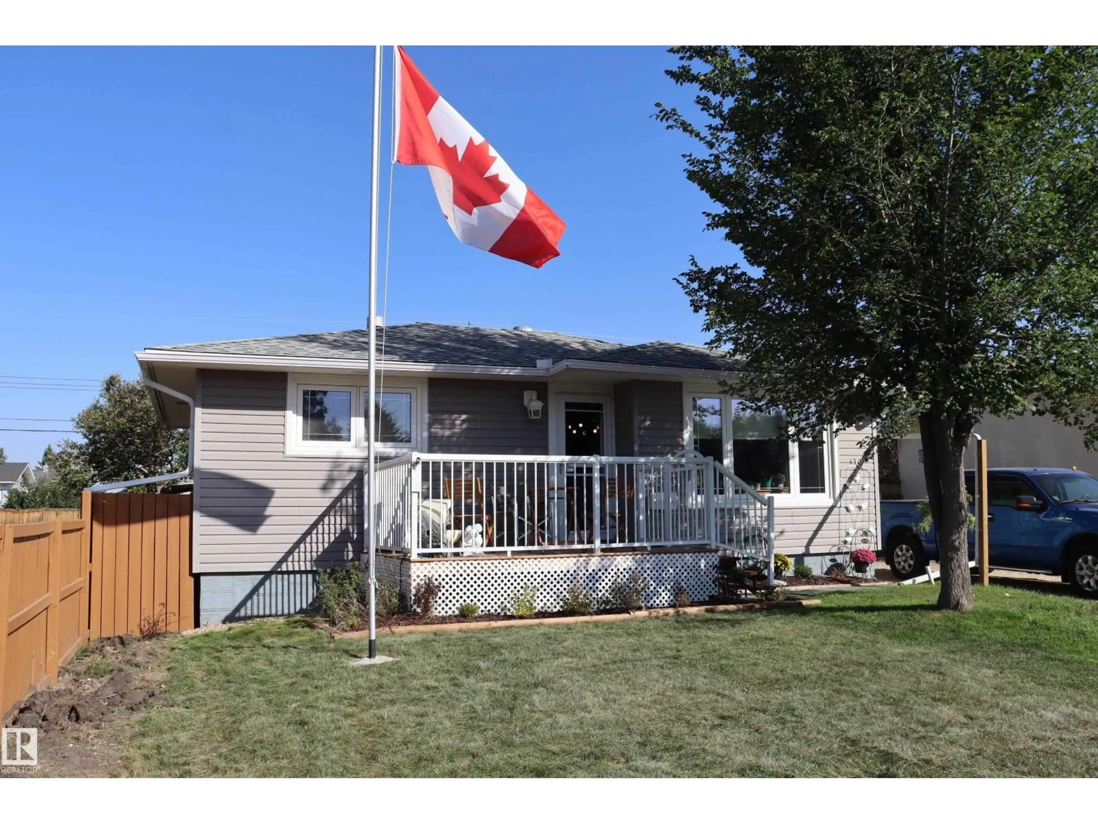 Home with vinyl exterior material, unknown for 4023 52 ST, Wetaskiwin Alberta T9A1N1