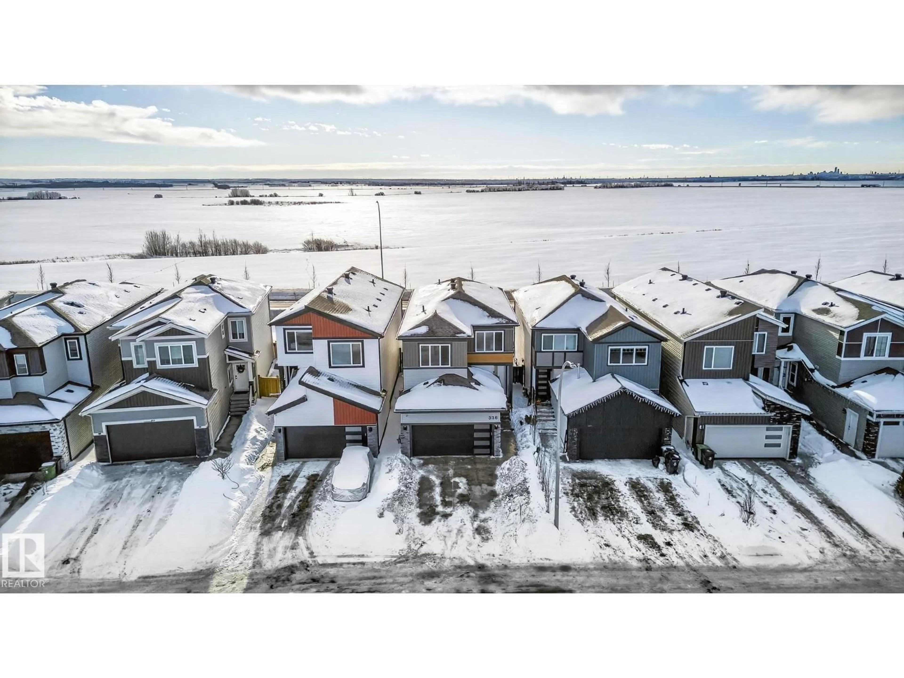 A pic from outside/outdoor area/front of a property/back of a property/a pic from drone, water/lake/river/ocean view for 336 MEADOWVIEW DR, Fort Saskatchewan Alberta T8L0Y4
