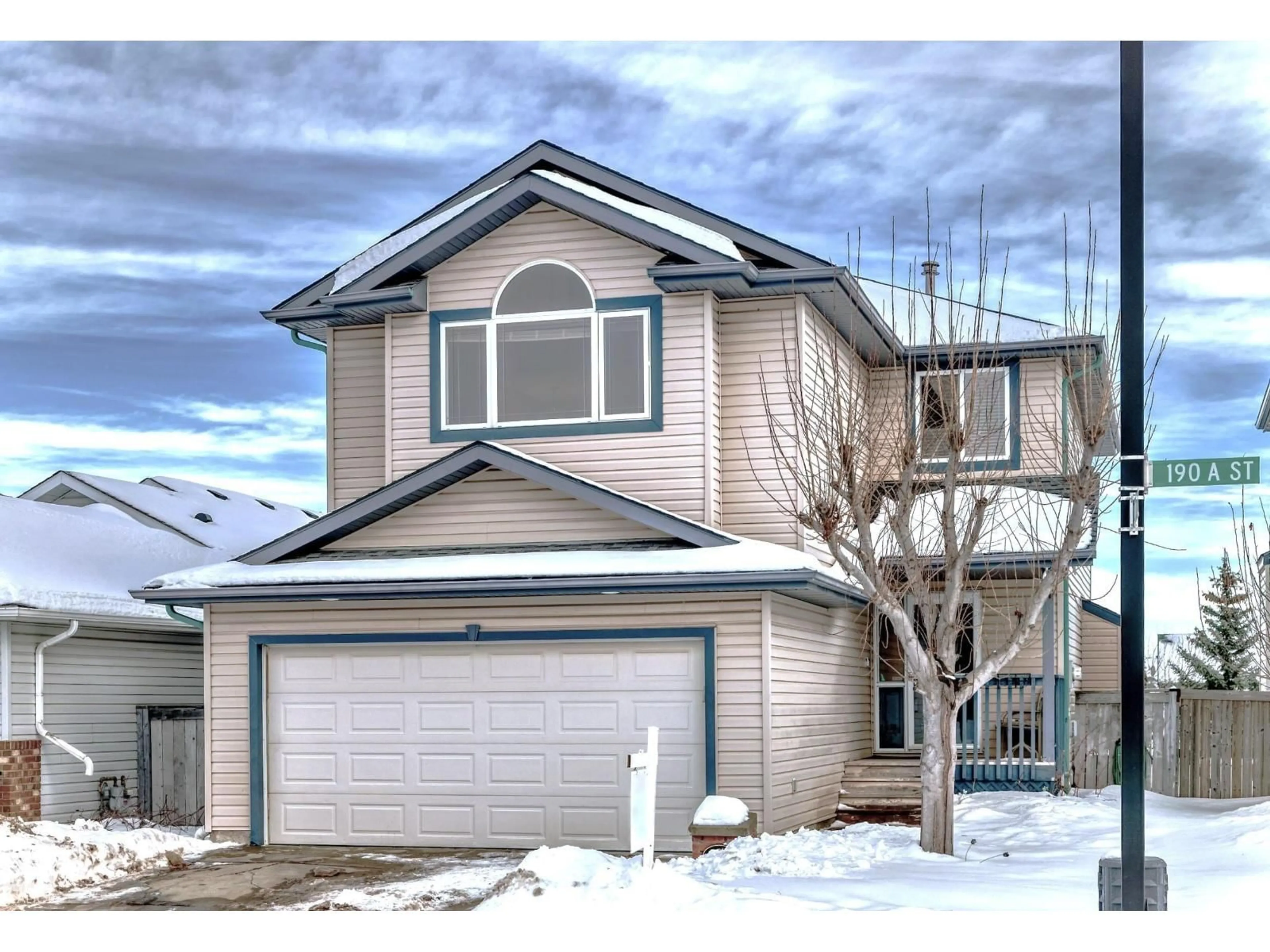 Home with vinyl exterior material, street for NW - 4713 190A ST, Edmonton Alberta T6M2V6