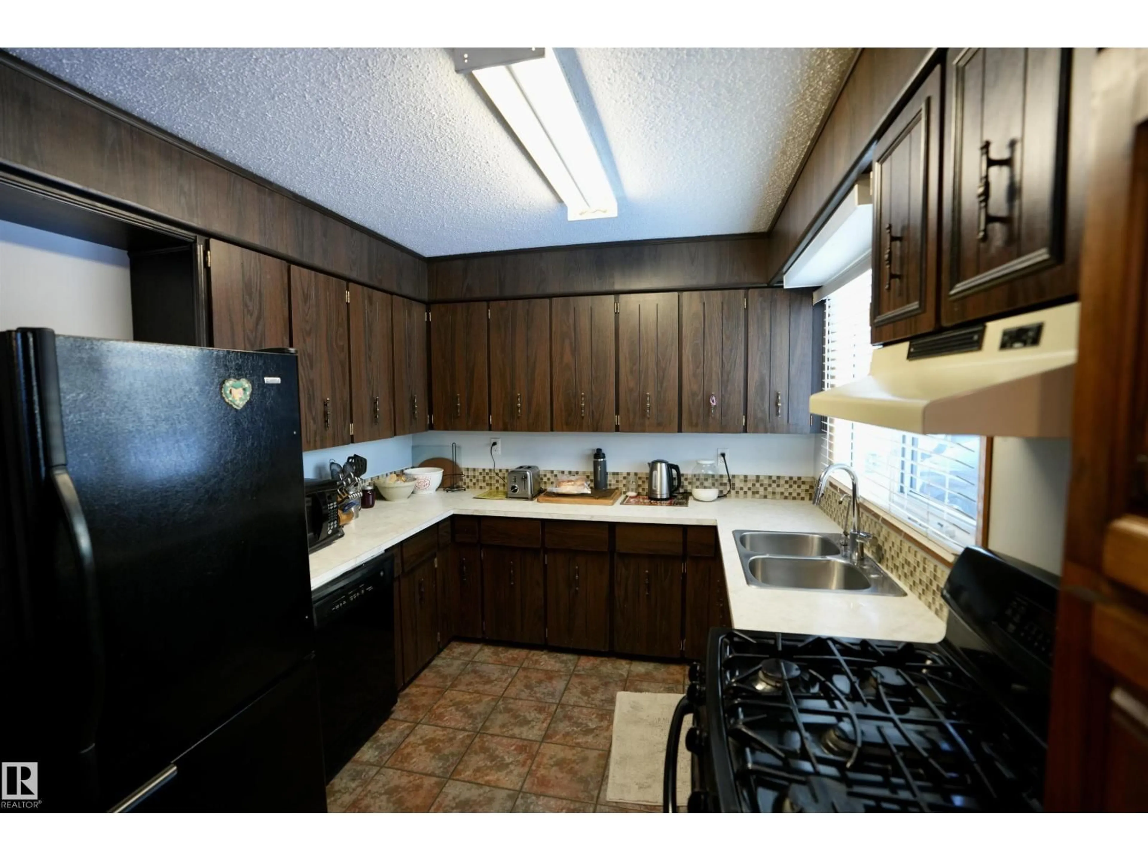 Standard kitchen, unknown for 203 - 58512 SEC 881, Rural St. Paul County Alberta T0A3A0