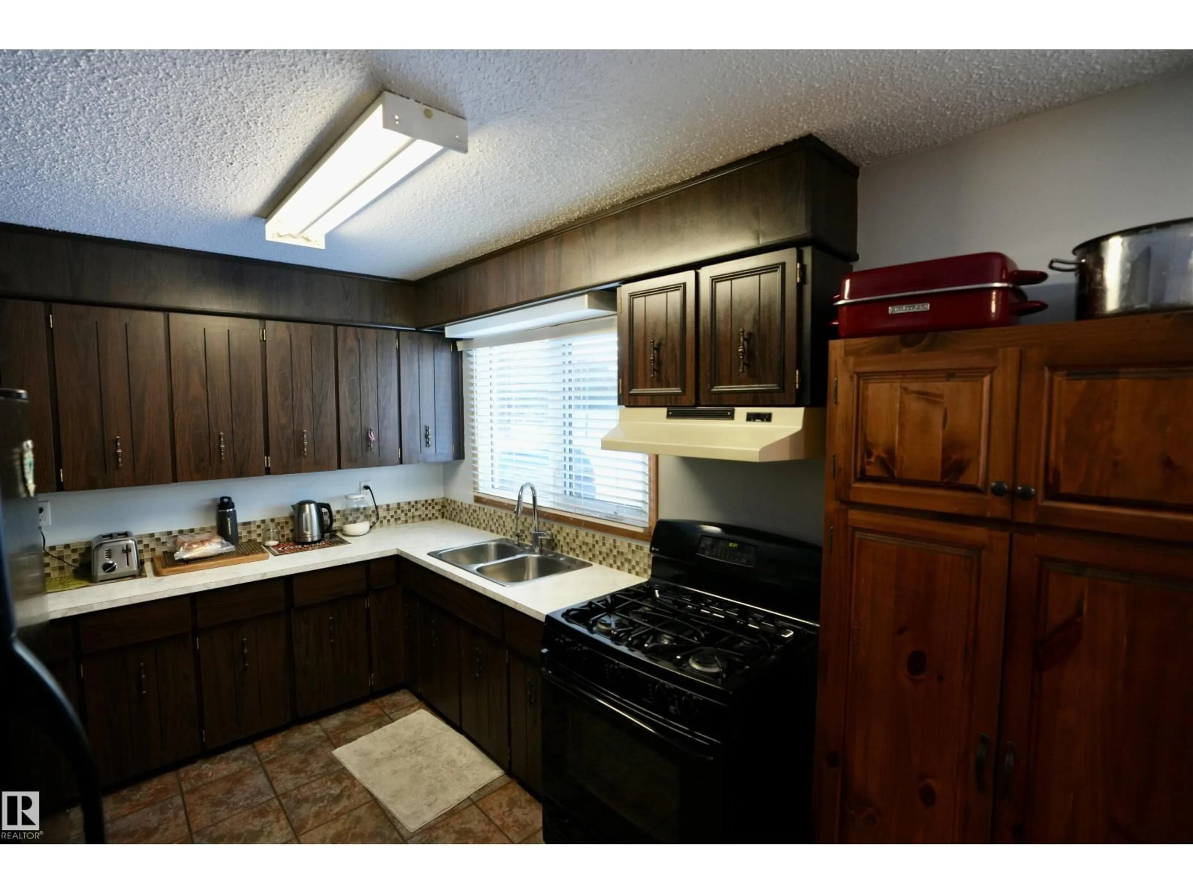 Standard kitchen, unknown for 203 - 58512 SEC 881, Rural St. Paul County Alberta T0A3A0