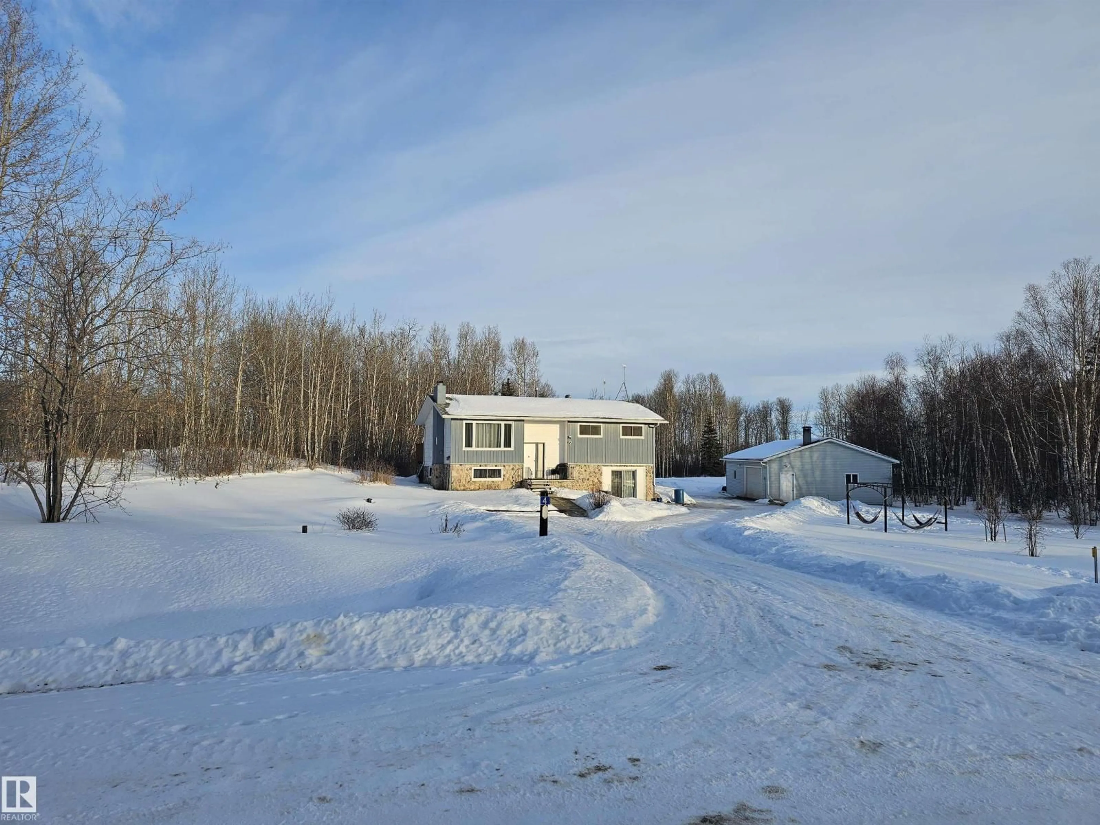 A pic from outside/outdoor area/front of a property/back of a property/a pic from drone, unknown for 4 - 54227 RGE ROAD 41, Rural Lac Ste. Anne County Alberta T0E0A1