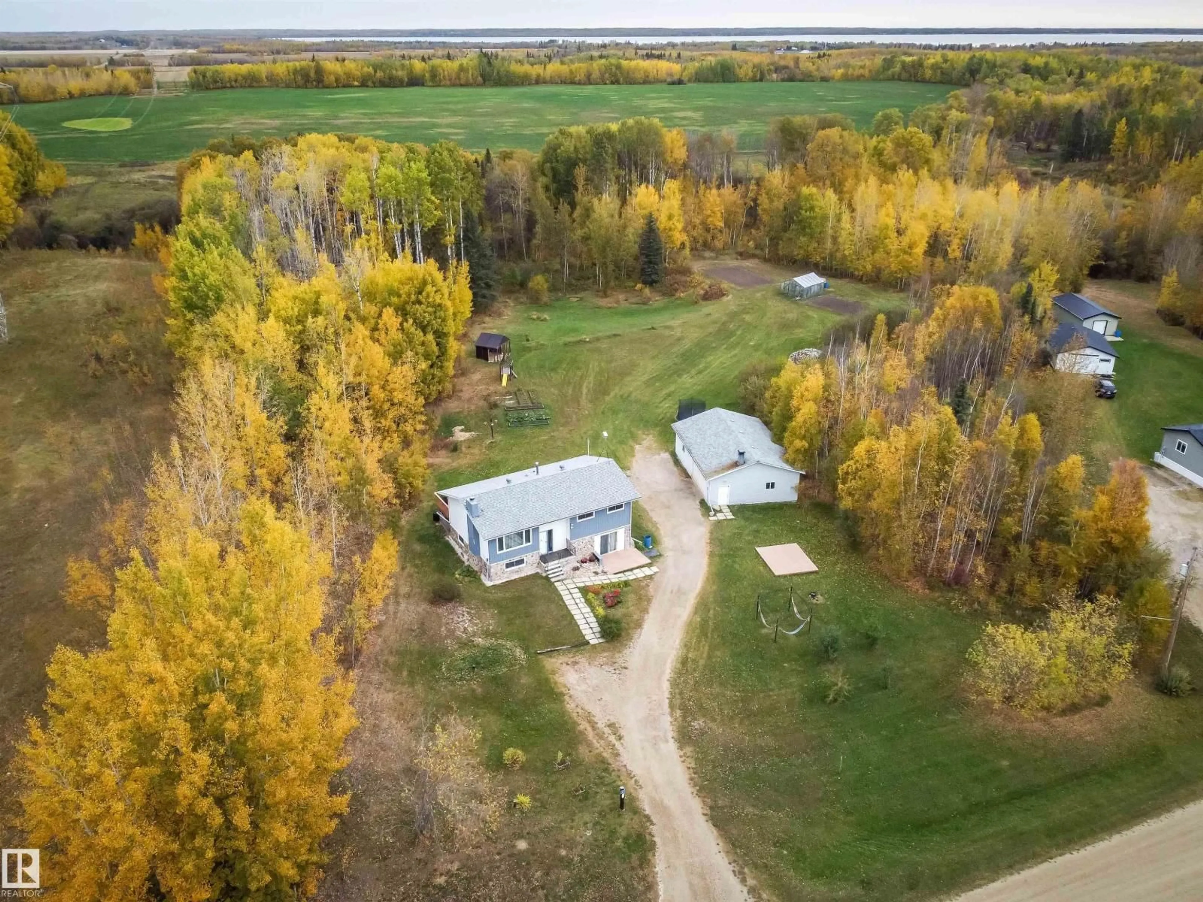 A pic from outside/outdoor area/front of a property/back of a property/a pic from drone, unknown for 4 - 54227 RGE ROAD 41, Rural Lac Ste. Anne County Alberta T0E0A1