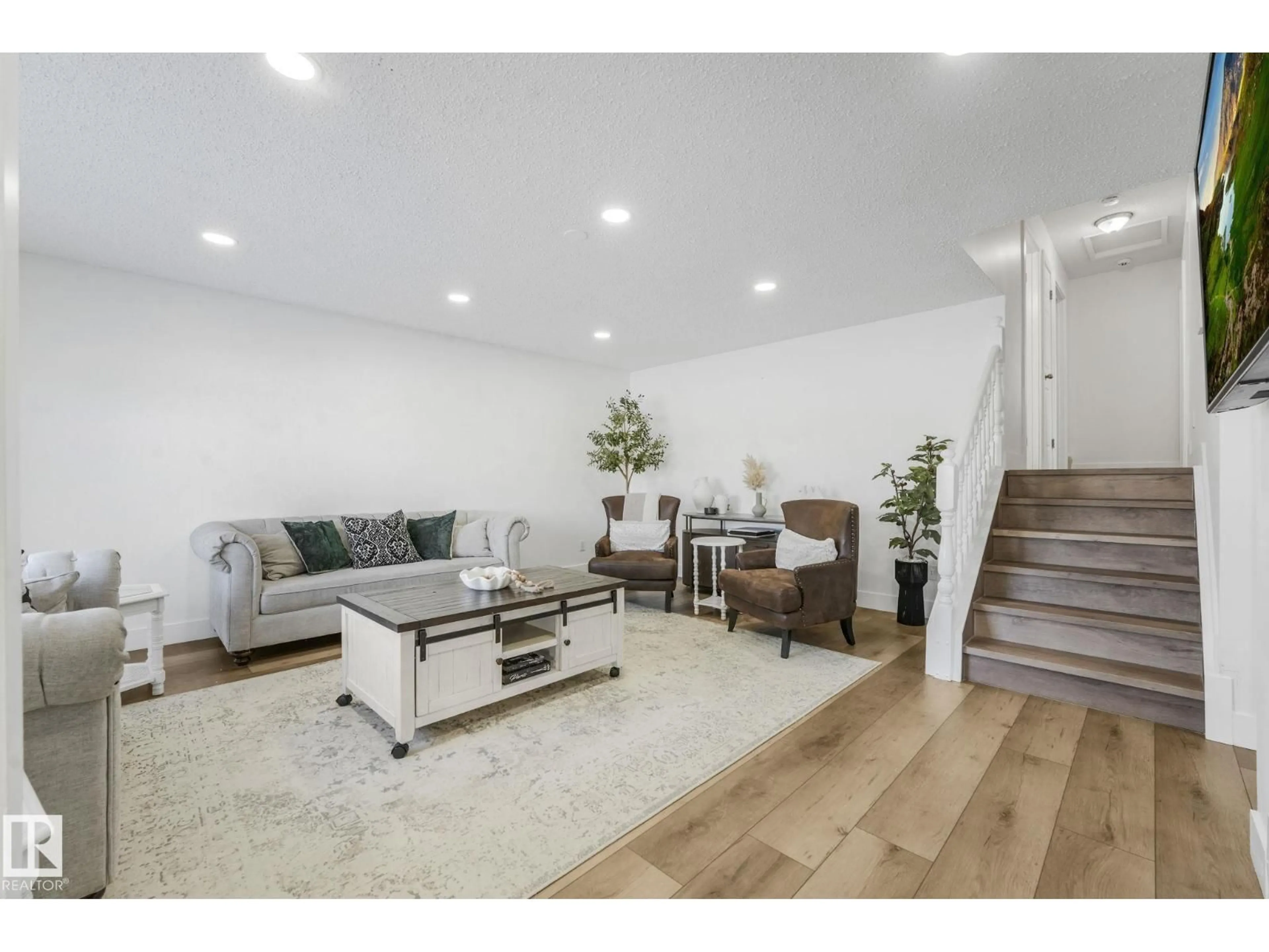 Living room with furniture, unknown for 272 WARWICK RD, Edmonton Alberta T5X4P9