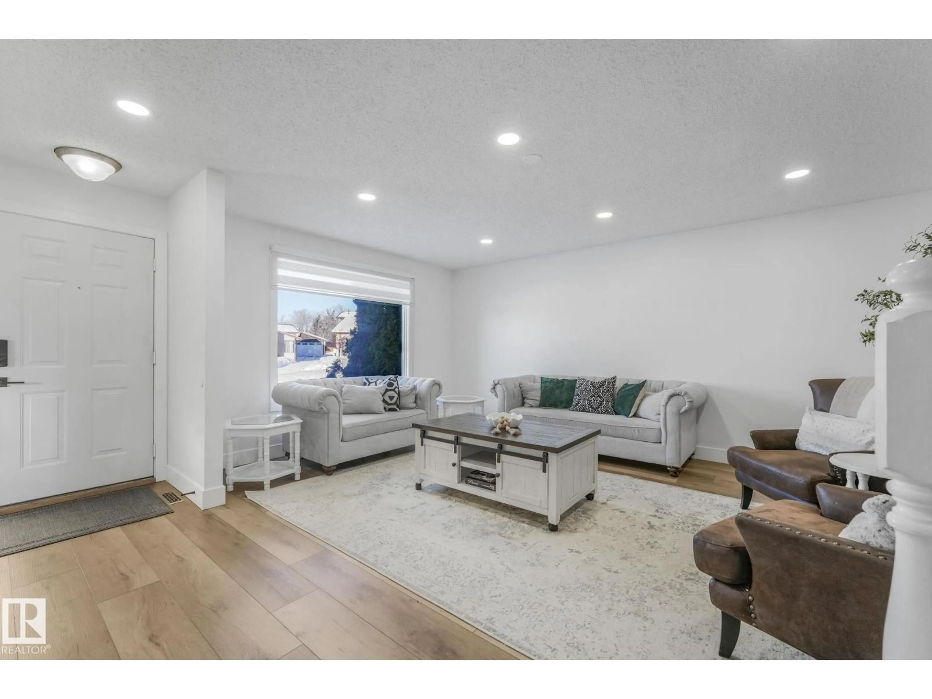 Living room with furniture, unknown for 272 WARWICK RD, Edmonton Alberta T5X4P9