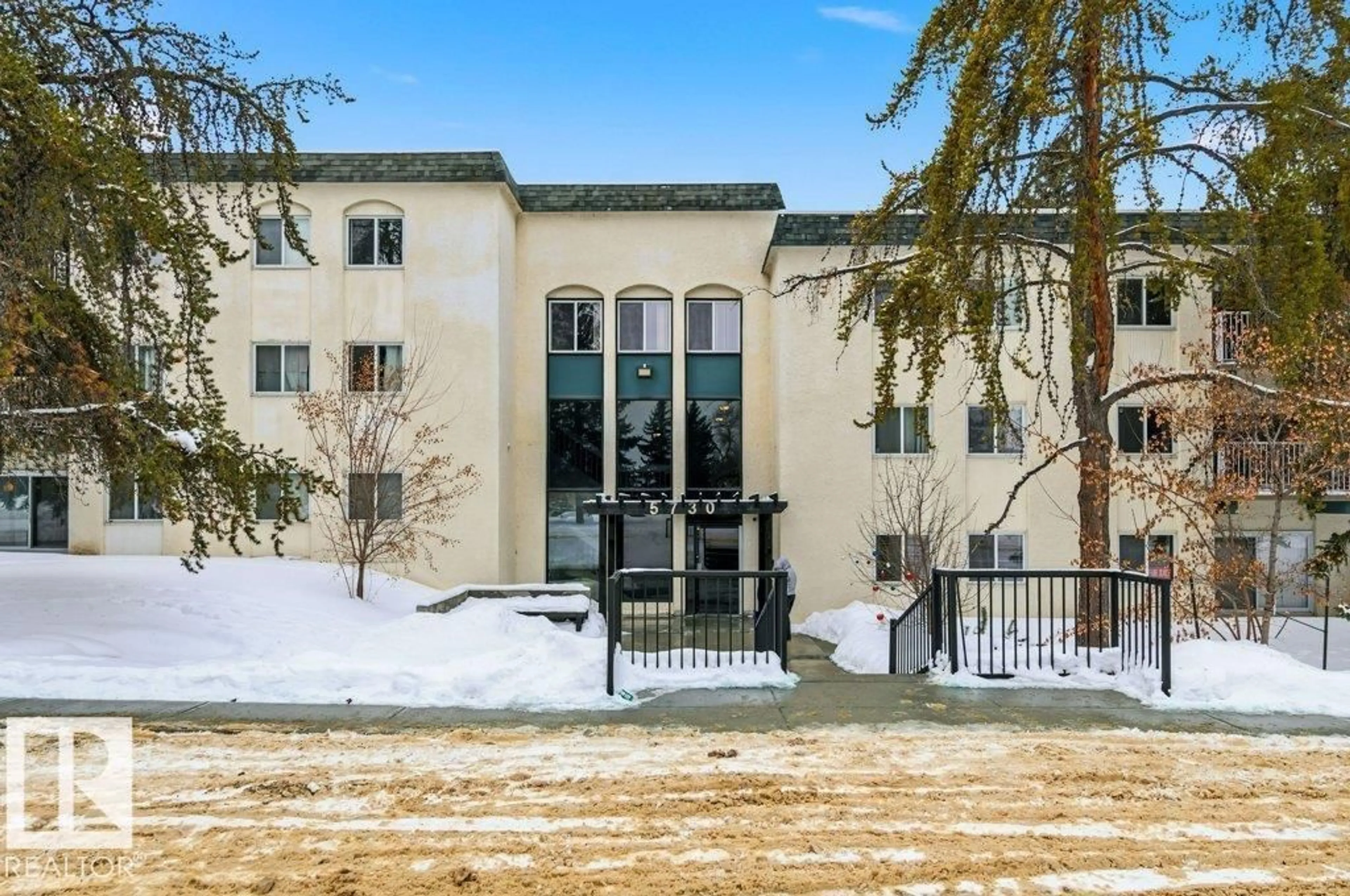 Indoor foyer for #124 - 5730 RIVERBEND RD, Edmonton Alberta T6H4T4