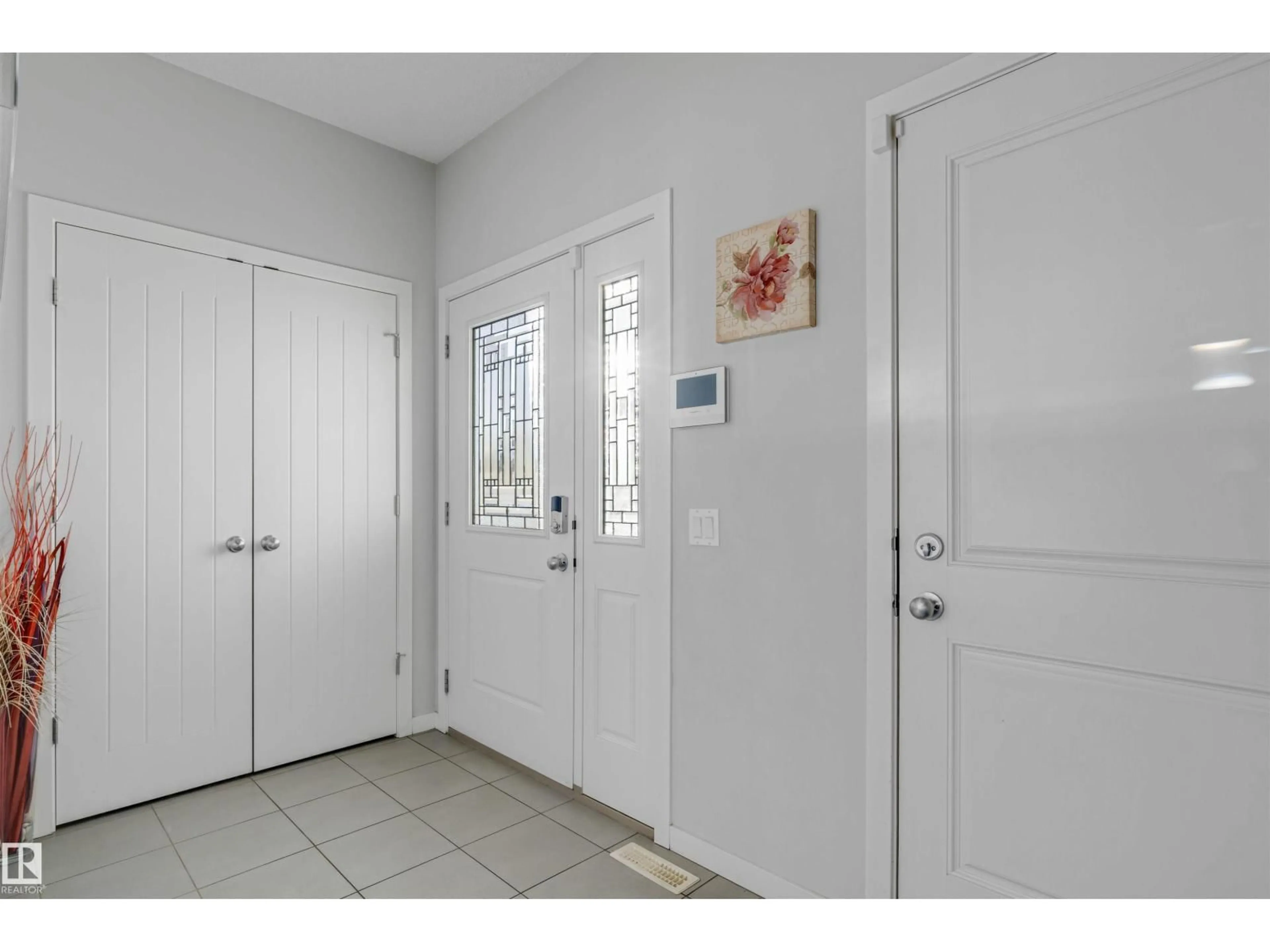 Indoor entryway for 4286 126A AV, Edmonton Alberta T5A1V5