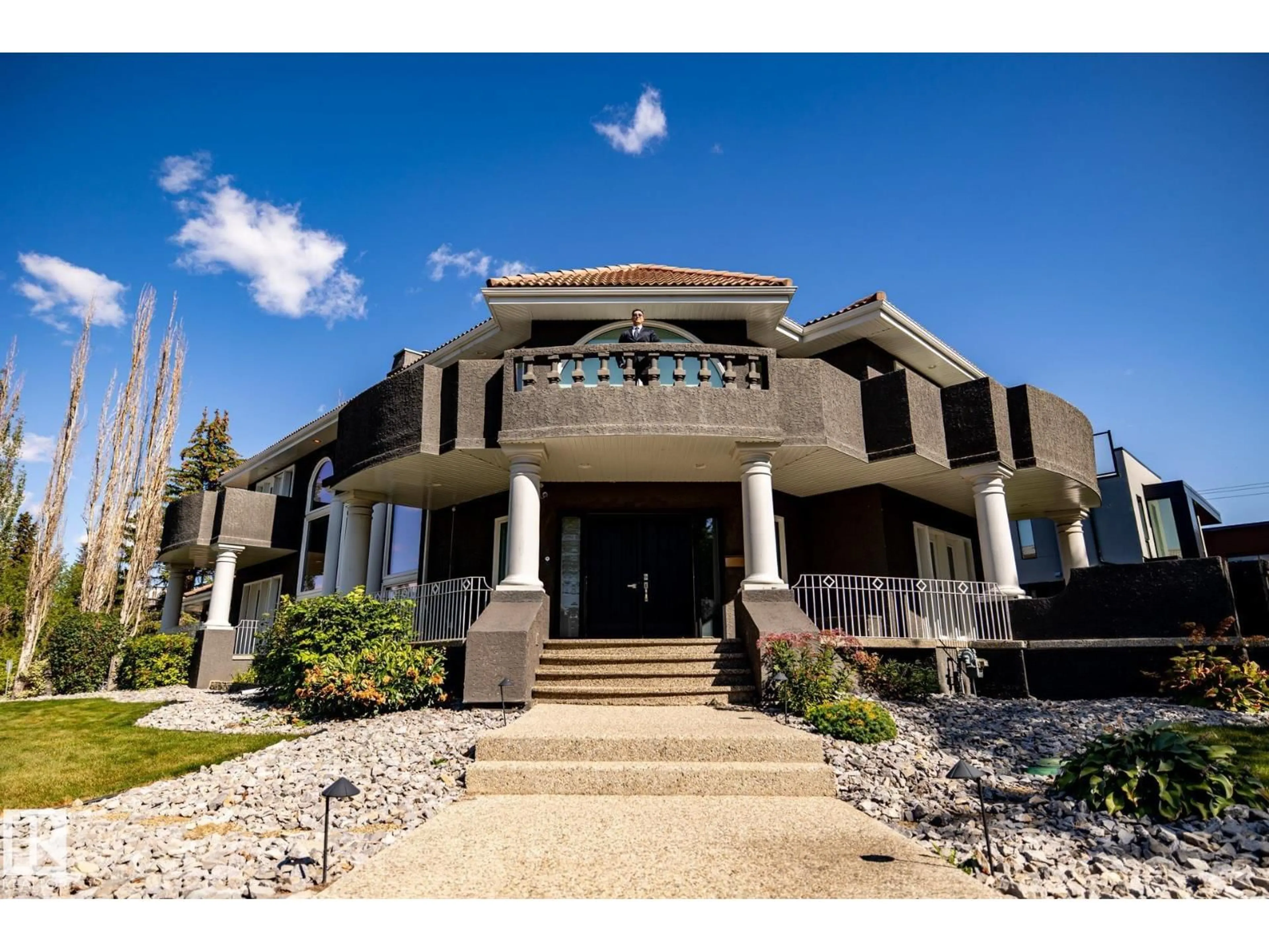 Indoor foyer for 12428 103 AV, Edmonton Alberta T5N0R3