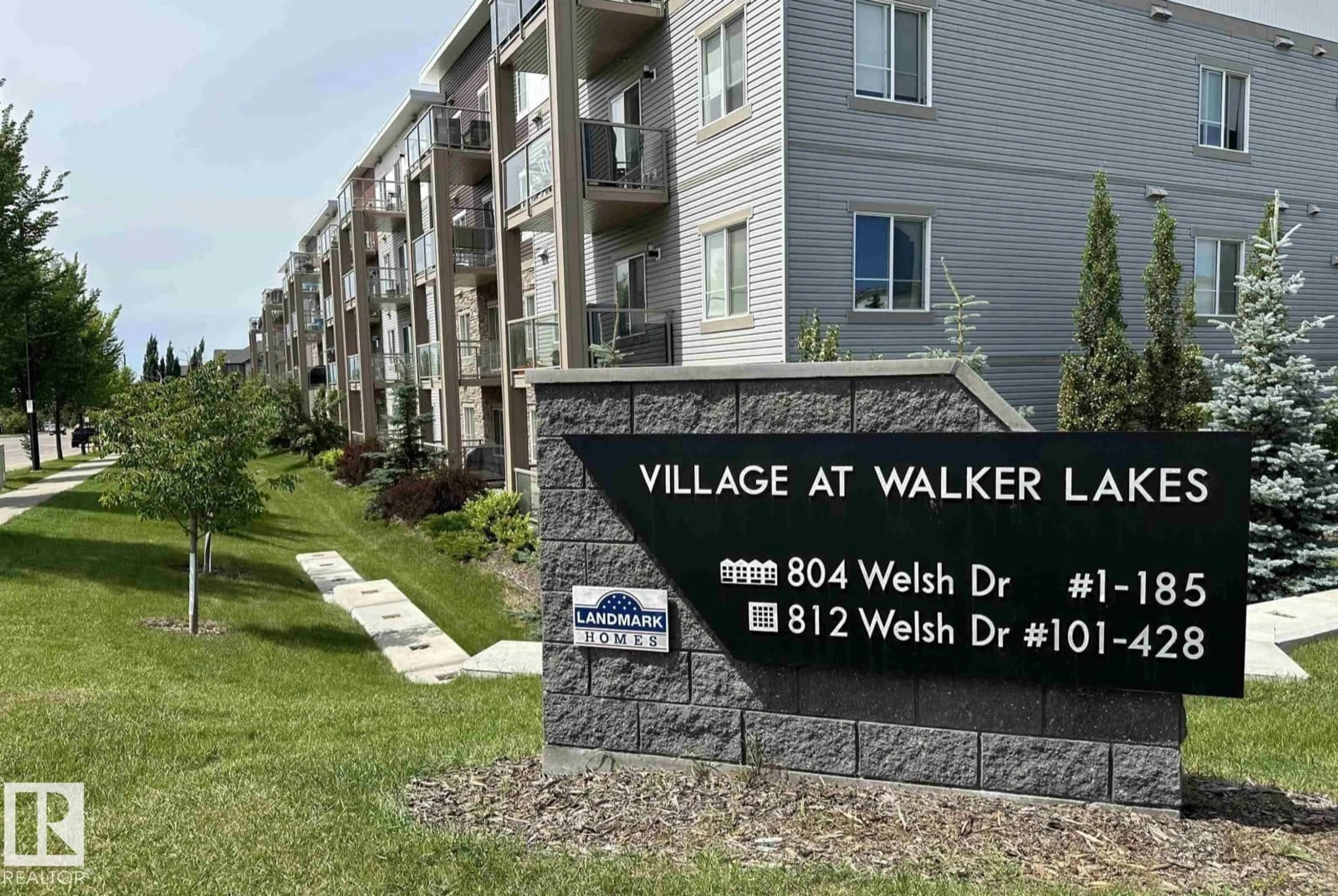 Indoor foyer for 812 - 103 WELSH DR, Edmonton Alberta T6X1Y7