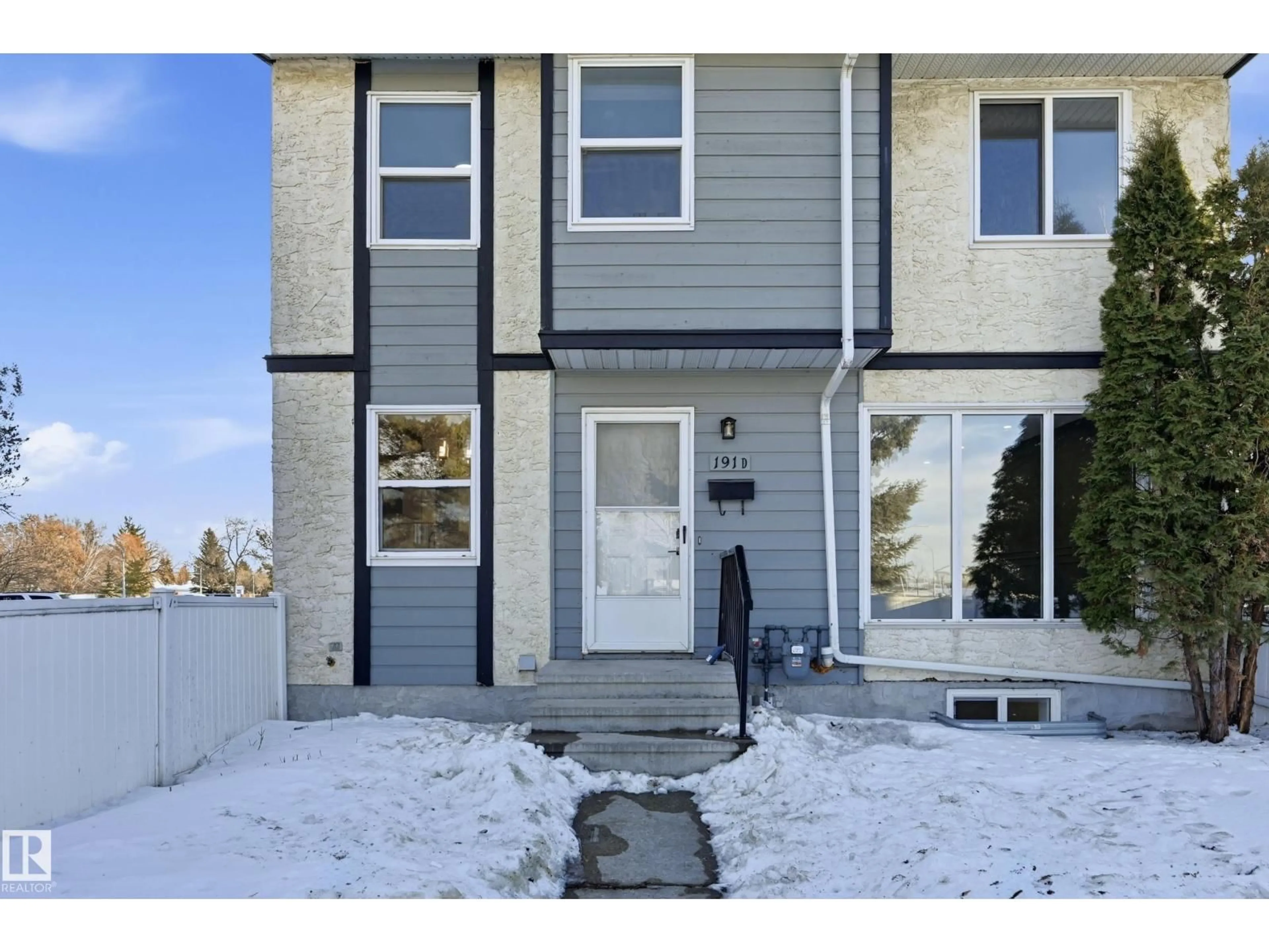 Home with vinyl exterior material, street for 191D HOMESTEAD CR, Edmonton Alberta T5A2Y2