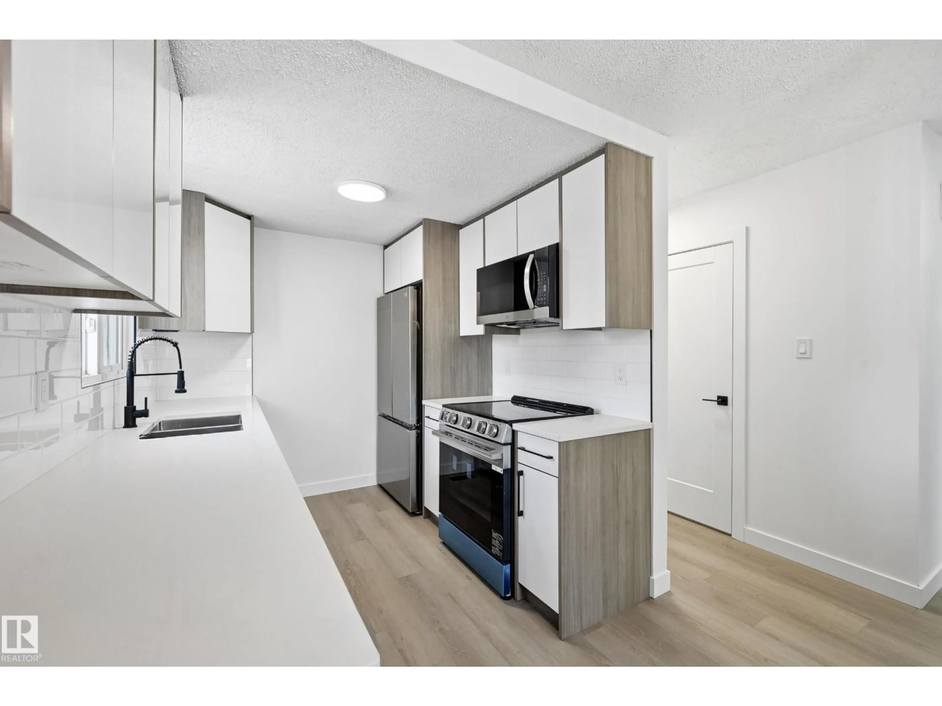 Standard kitchen, unknown for 191D HOMESTEAD CR, Edmonton Alberta T5A2Y2