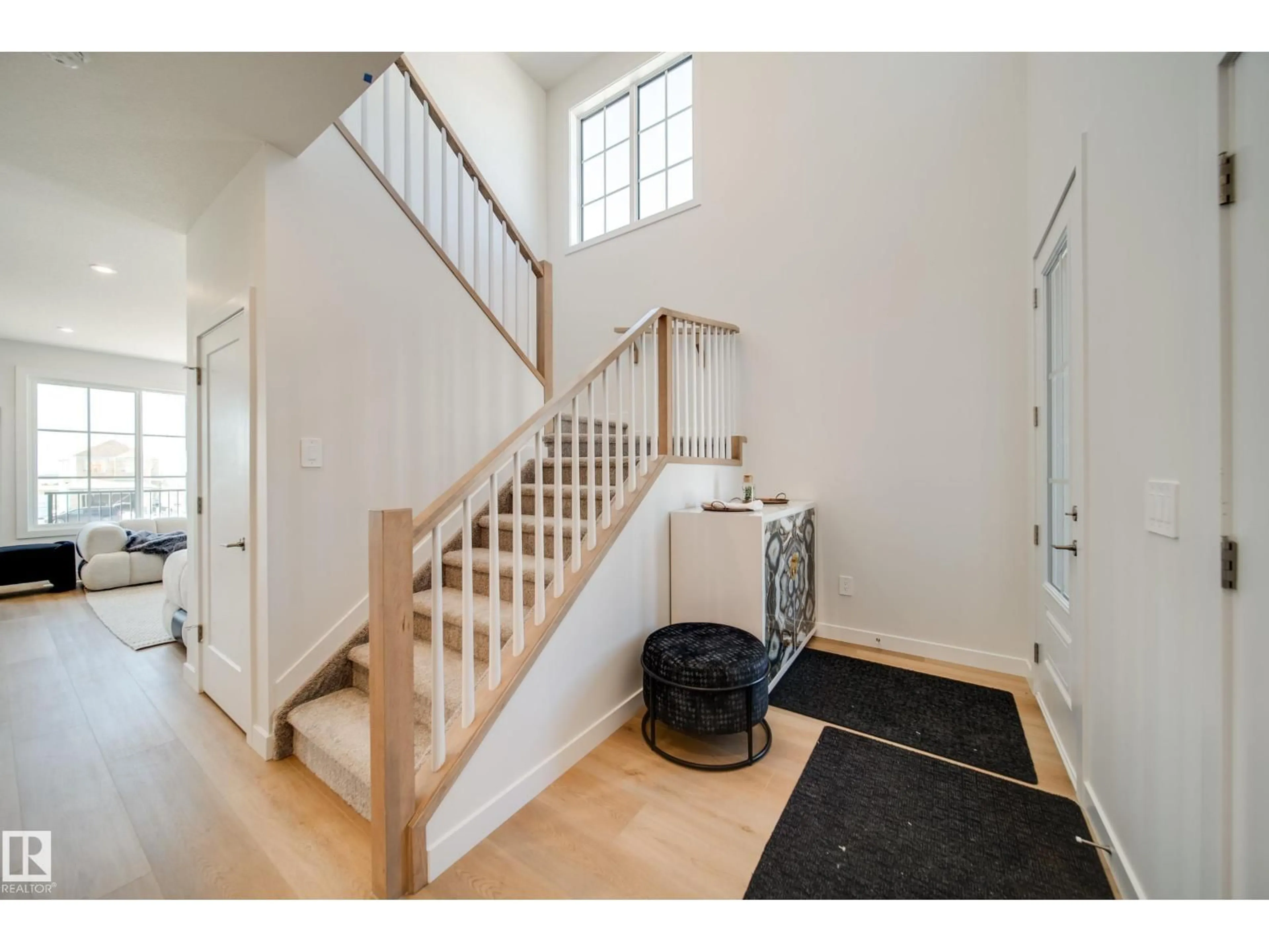 Indoor entryway for 1 CLOUTIER CL, St. Albert Alberta T8T2C9