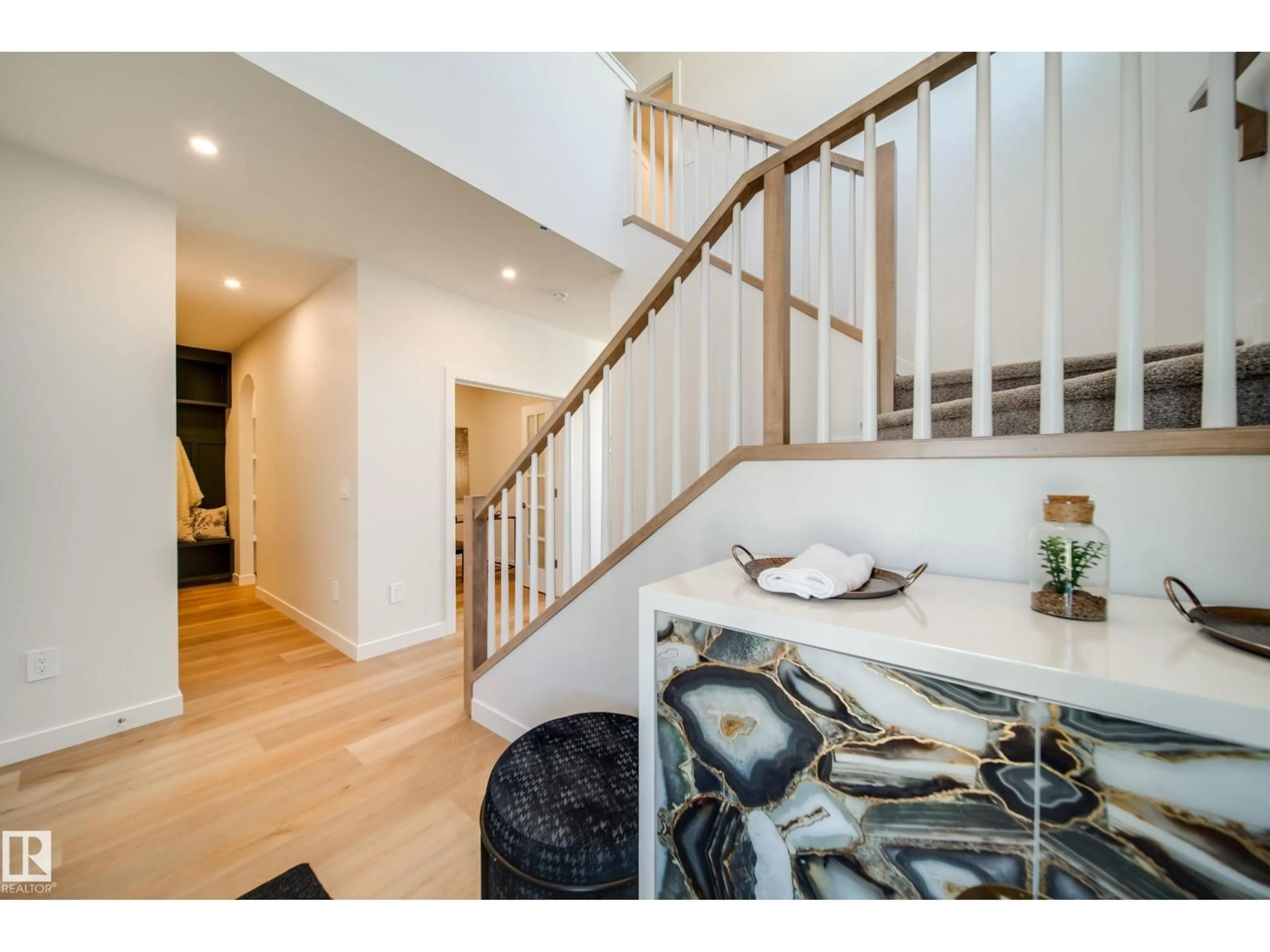 Indoor entryway for 1 CLOUTIER CL, St. Albert Alberta T8T2C9