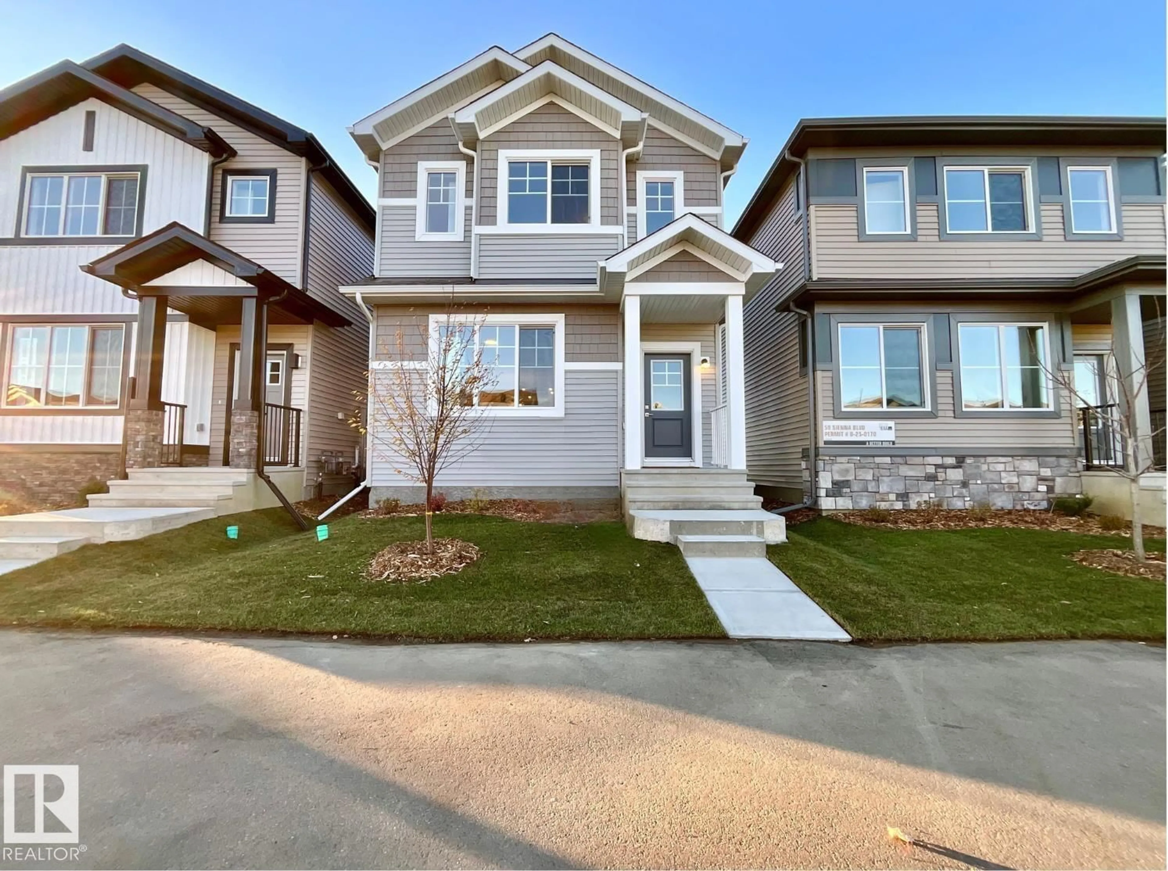 Home with vinyl exterior material, street for 61 SIENNA BV, Fort Saskatchewan Alberta T8L0W3
