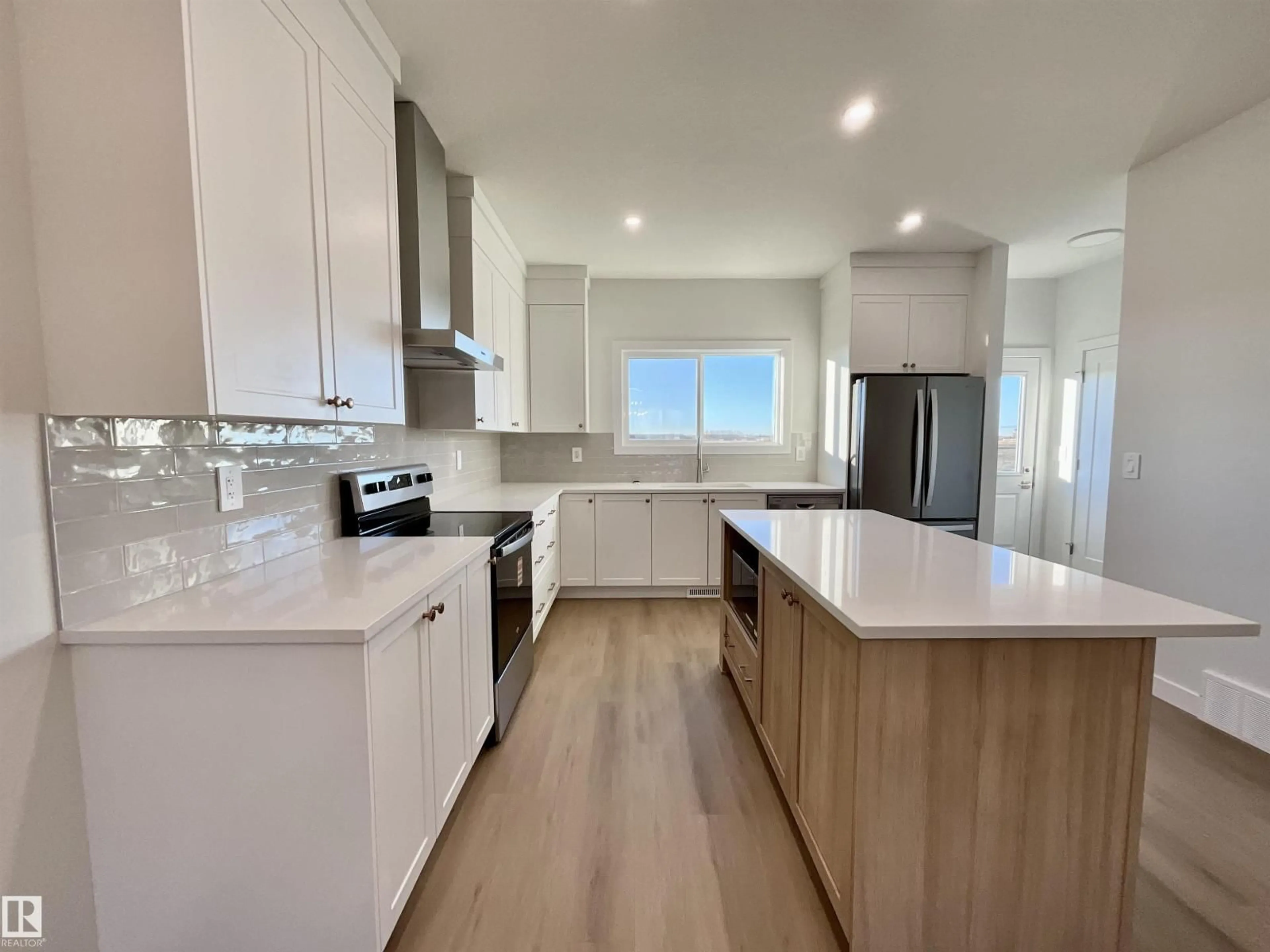 Open concept kitchen, unknown for 61 SIENNA BV, Fort Saskatchewan Alberta T8L0W3