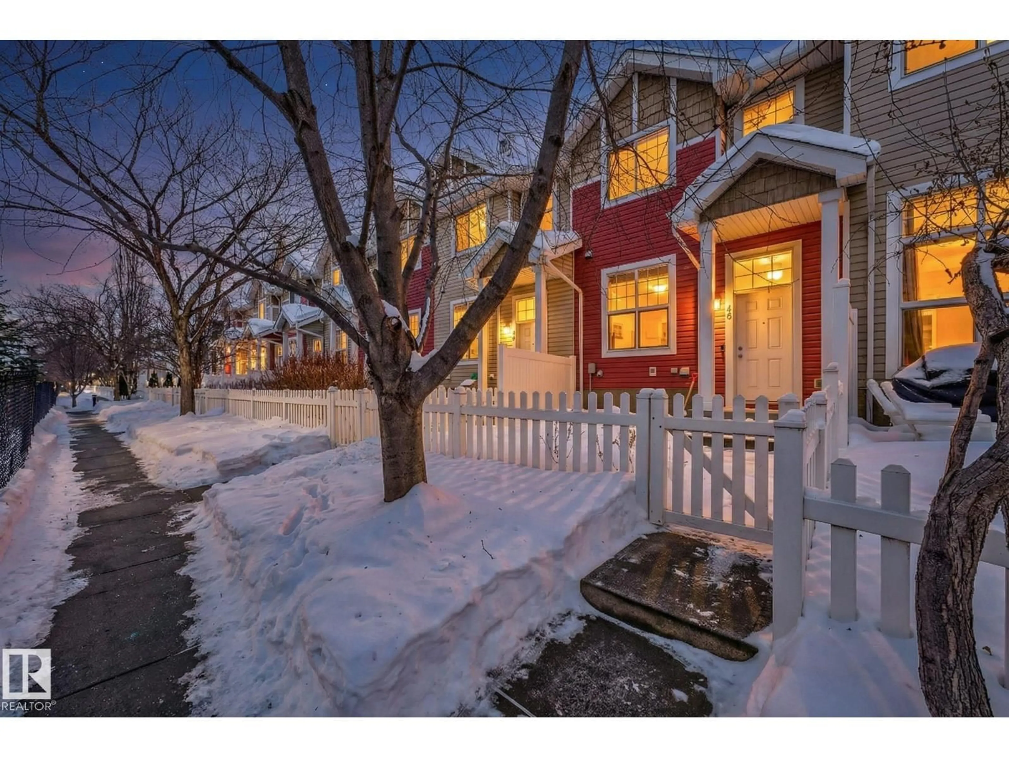Indoor entryway for 48 - 5604 199 ST, Edmonton Alberta T6M2Z9