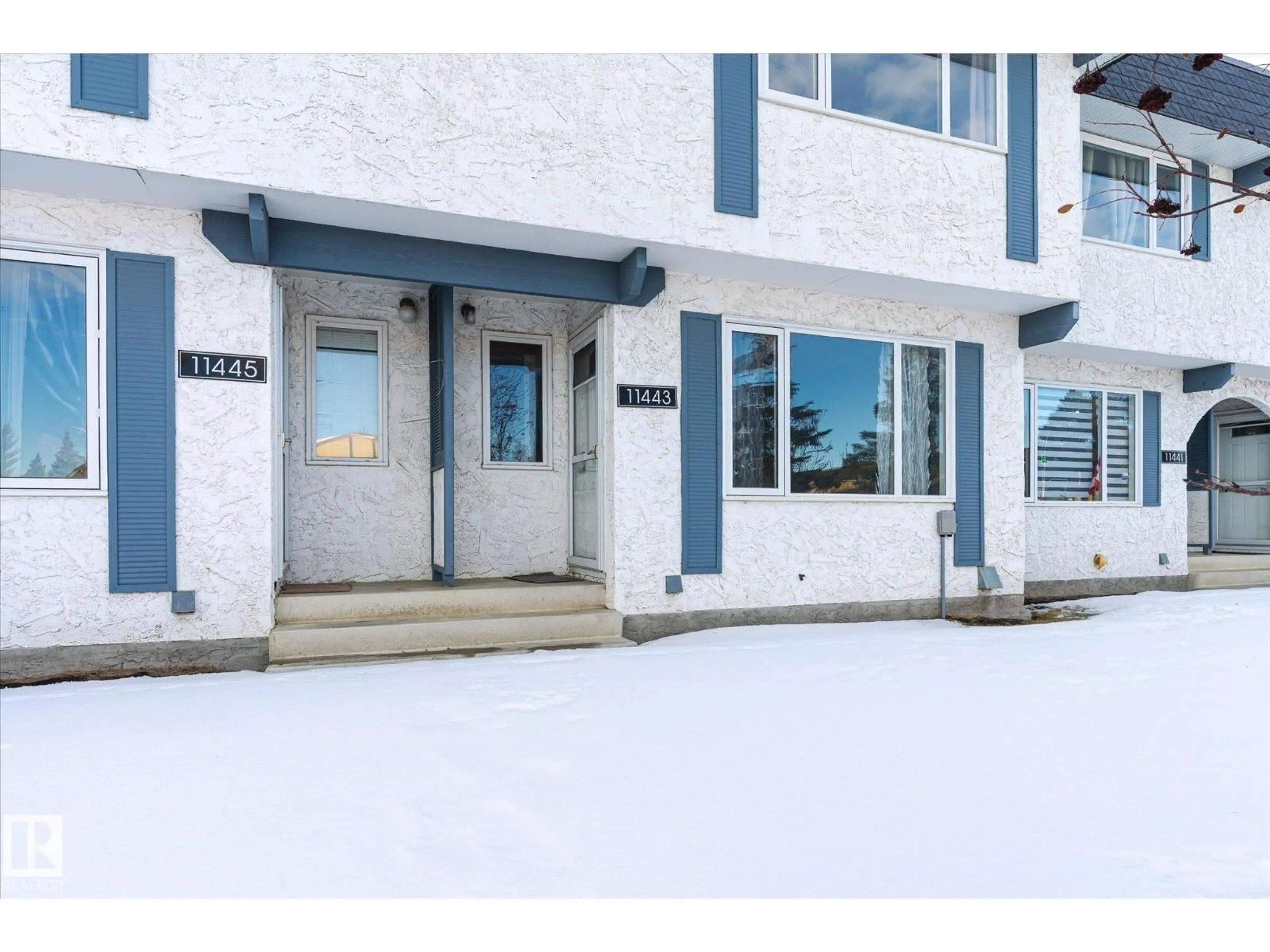 Indoor foyer for 11443 22 AV, Edmonton Alberta T6J4V8