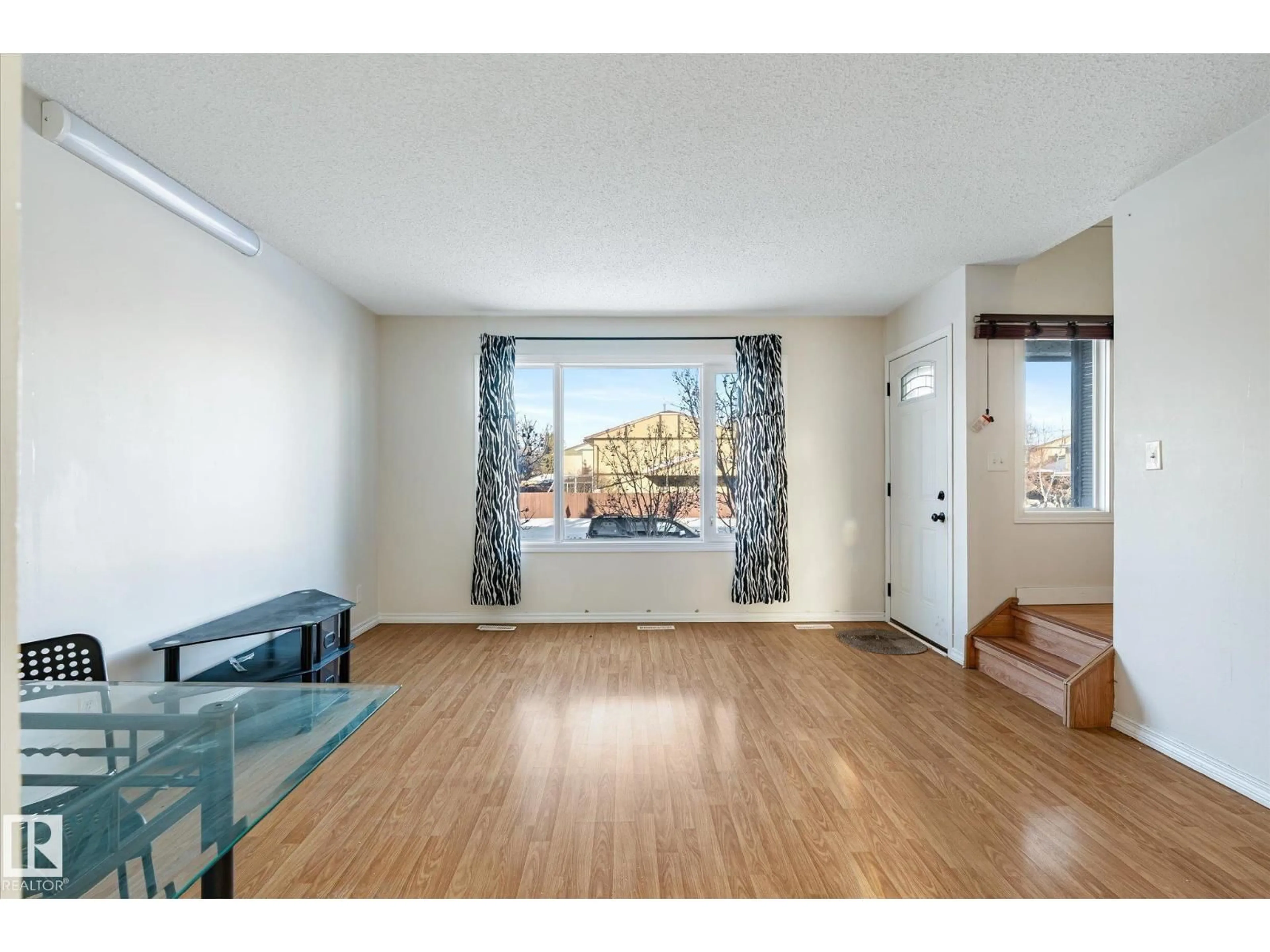 Indoor entryway for 11443 22 AV, Edmonton Alberta T6J4V8