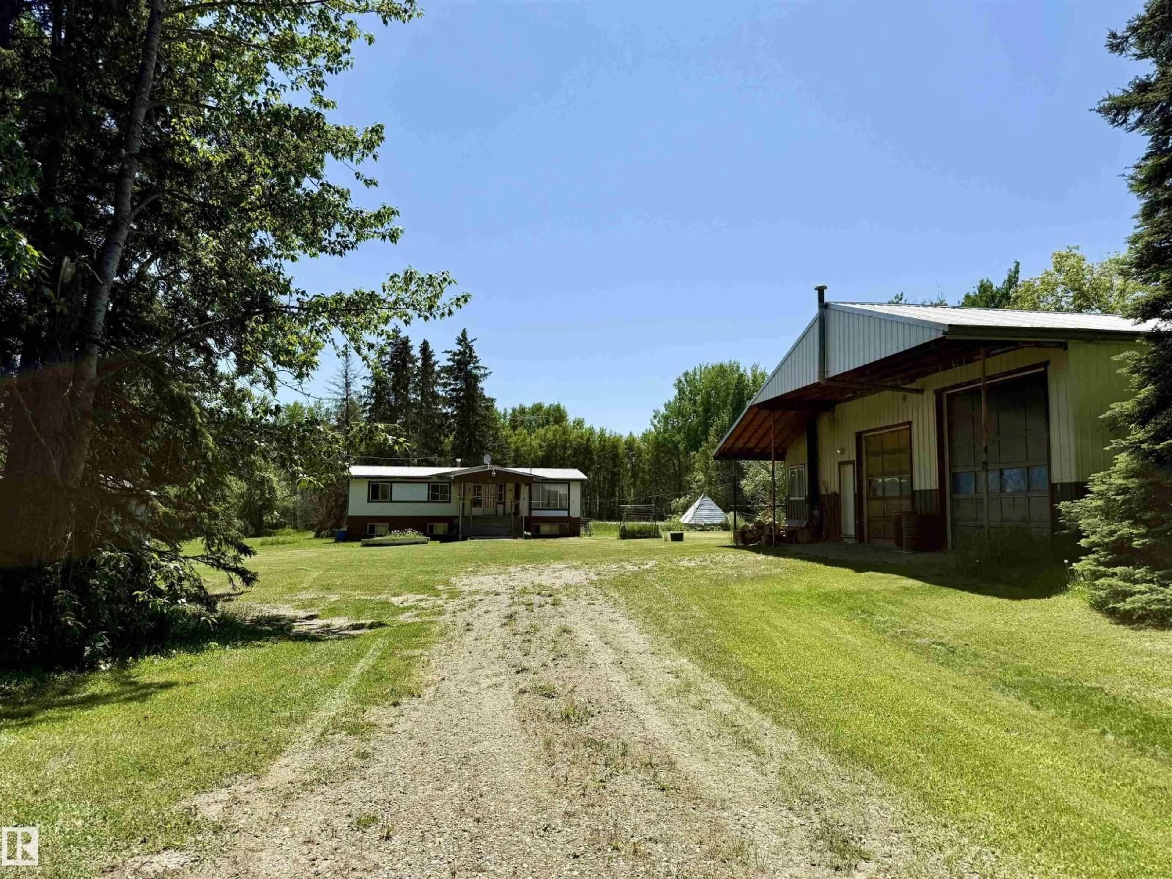 A pic from outside/outdoor area/front of a property/back of a property/a pic from drone, unknown for 507 LAKESHORE DRIVE, Rural Wetaskiwin County Alberta T0C0T0