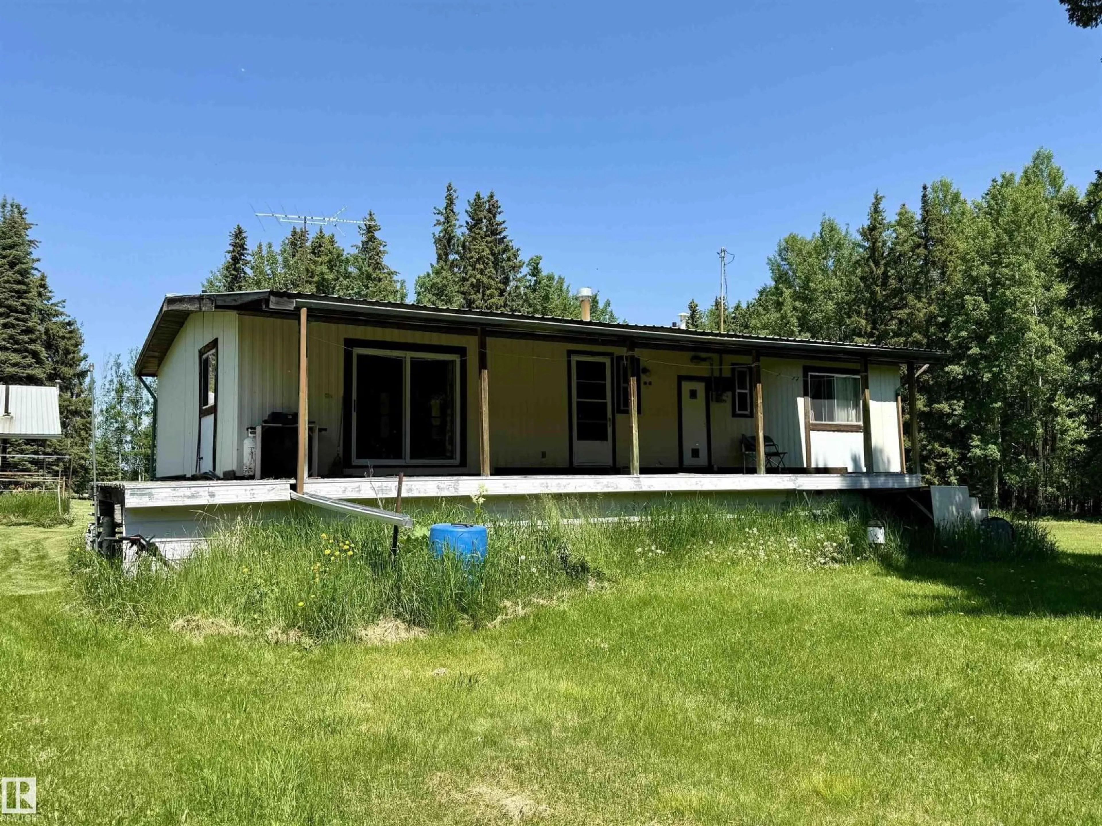 A pic from outside/outdoor area/front of a property/back of a property/a pic from drone, building for 507 LAKESHORE DRIVE, Rural Wetaskiwin County Alberta T0C0T0