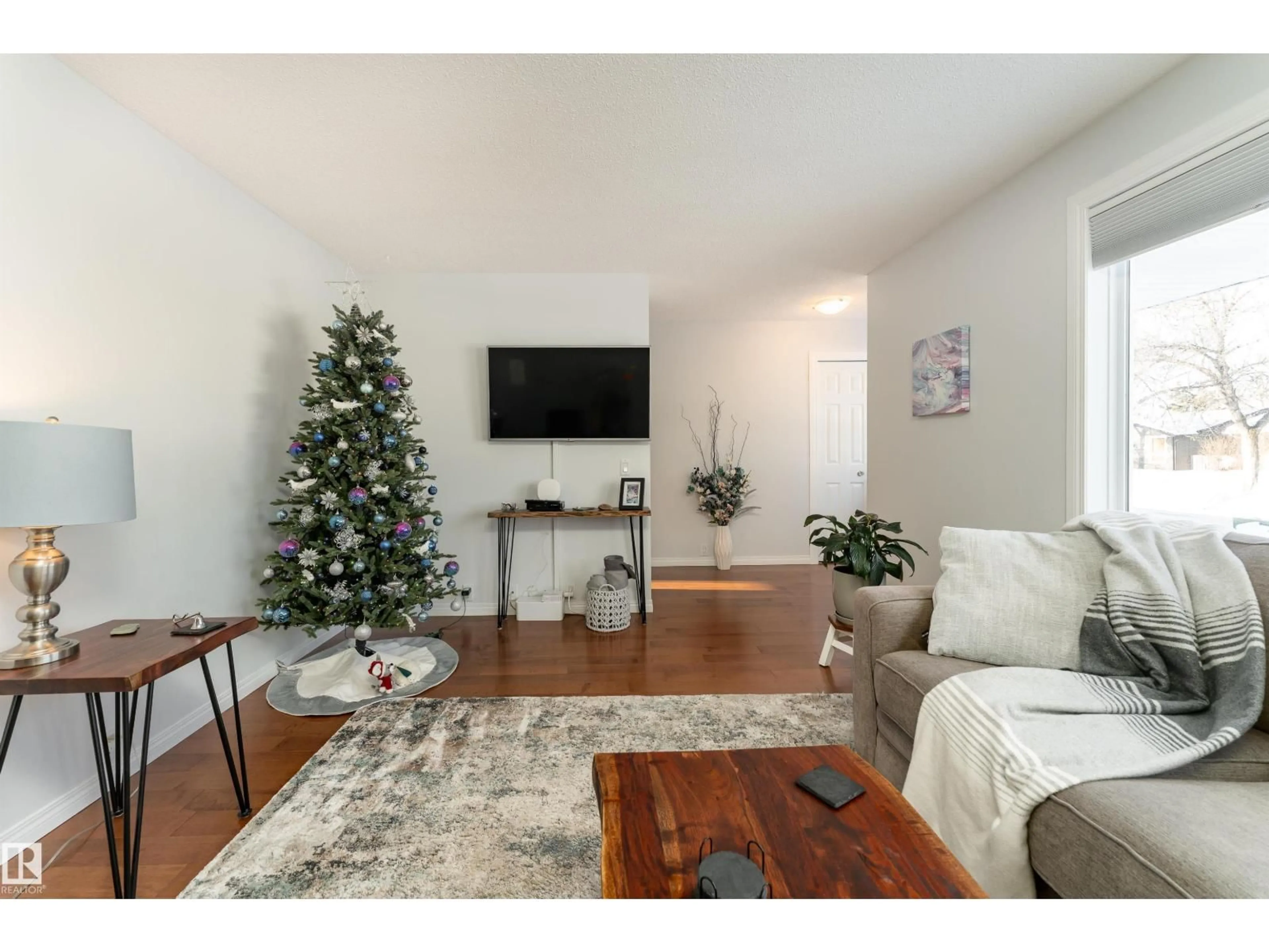 Living room with furniture, unknown for 8973 95 AV, Fort Saskatchewan Alberta T8L1C4