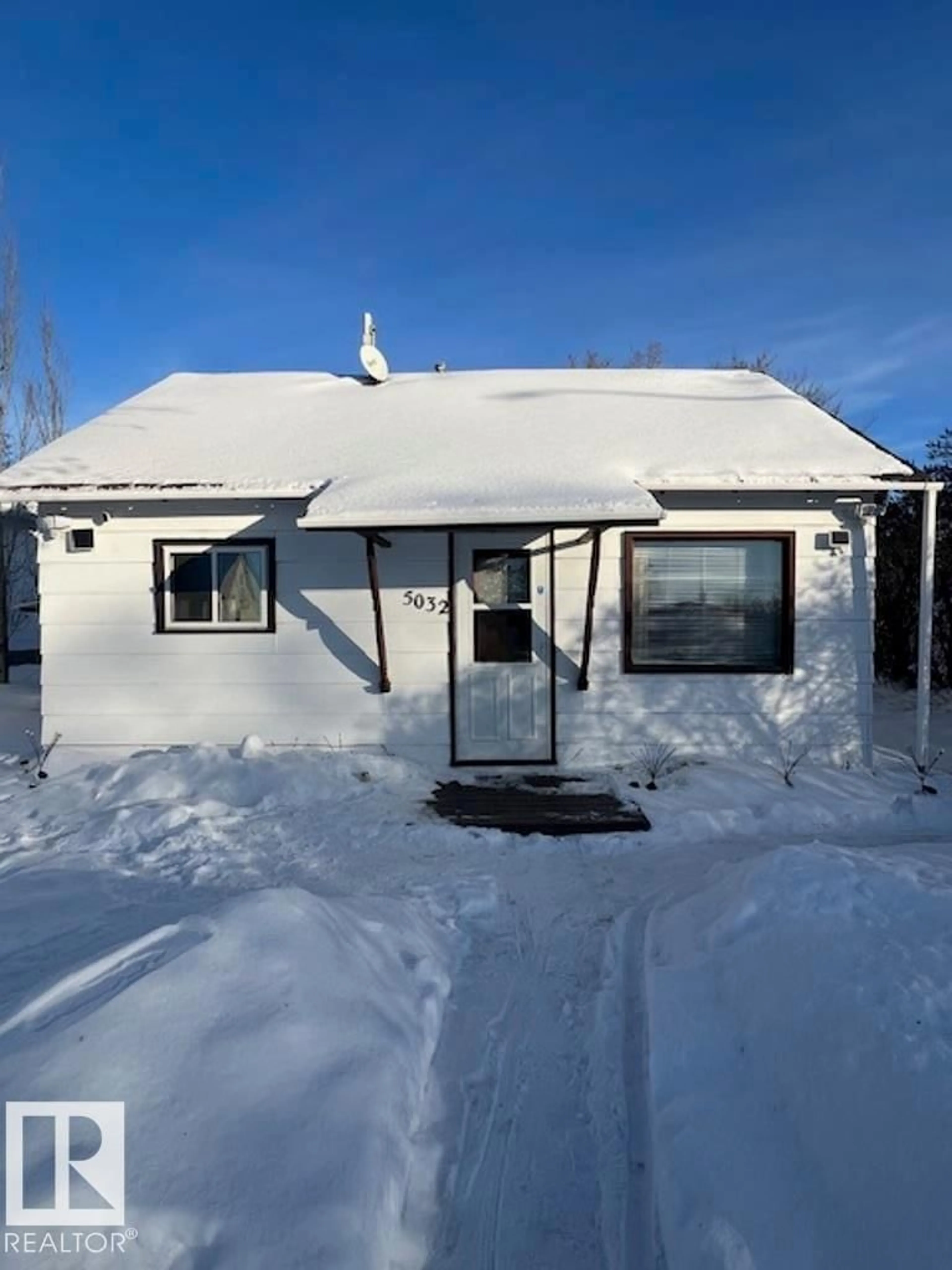 A pic from outside/outdoor area/front of a property/back of a property/a pic from drone, building for 5032 50 AV, Holden Alberta T0B2C0