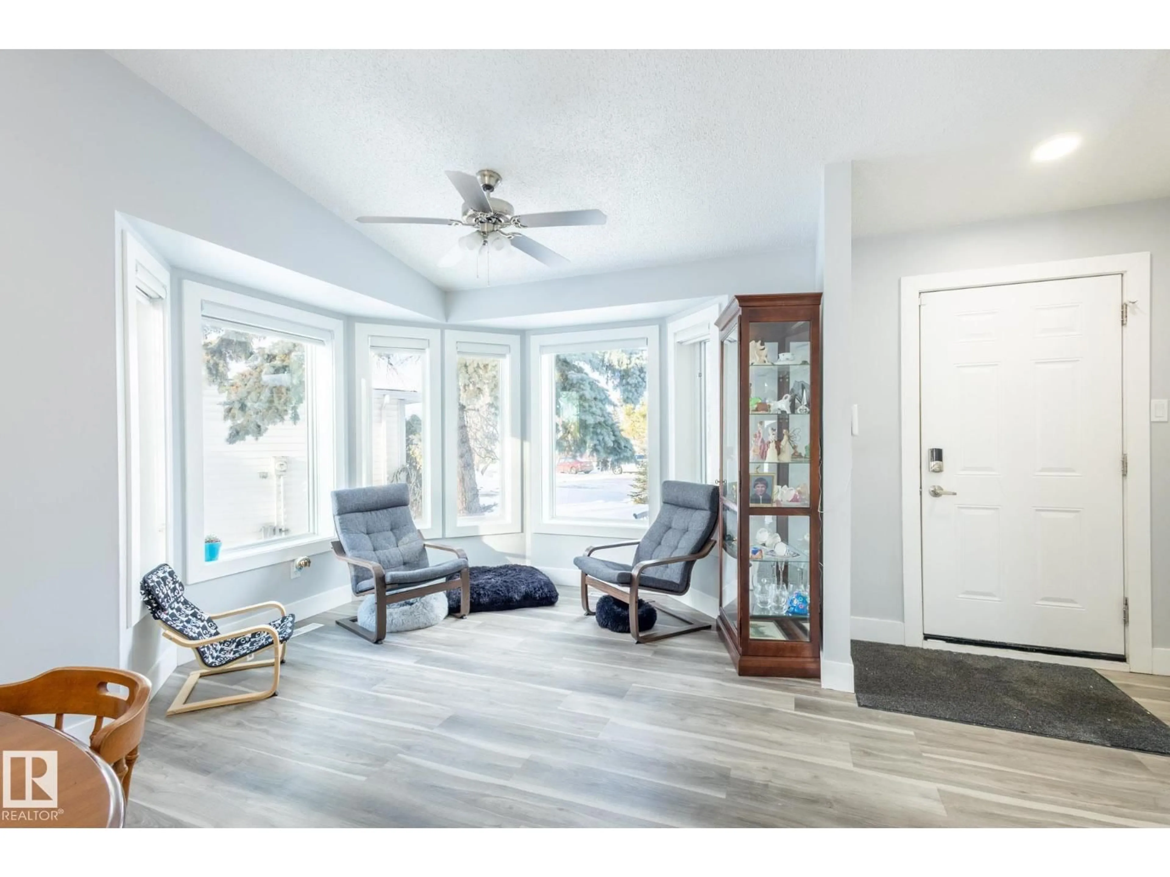 Unknown for 8515 24 AV, Edmonton Alberta T6K2W3