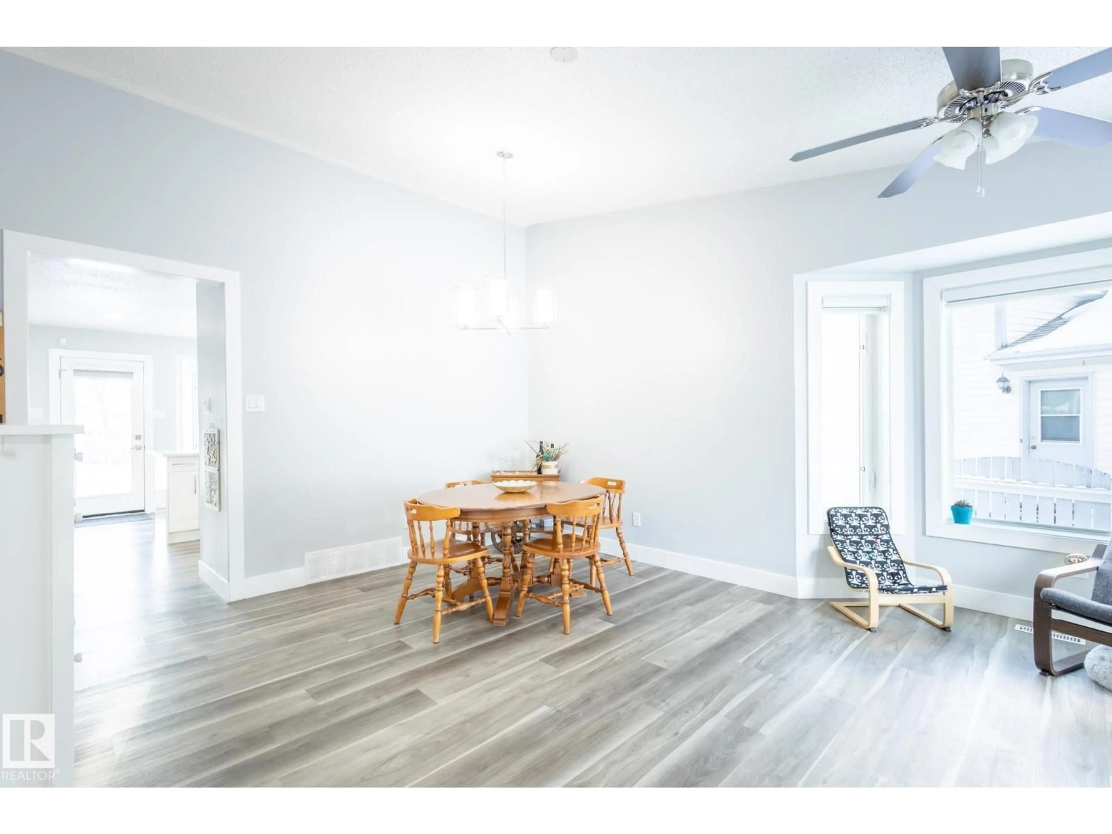 A pic of a room for 8515 24 AV, Edmonton Alberta T6K2W3